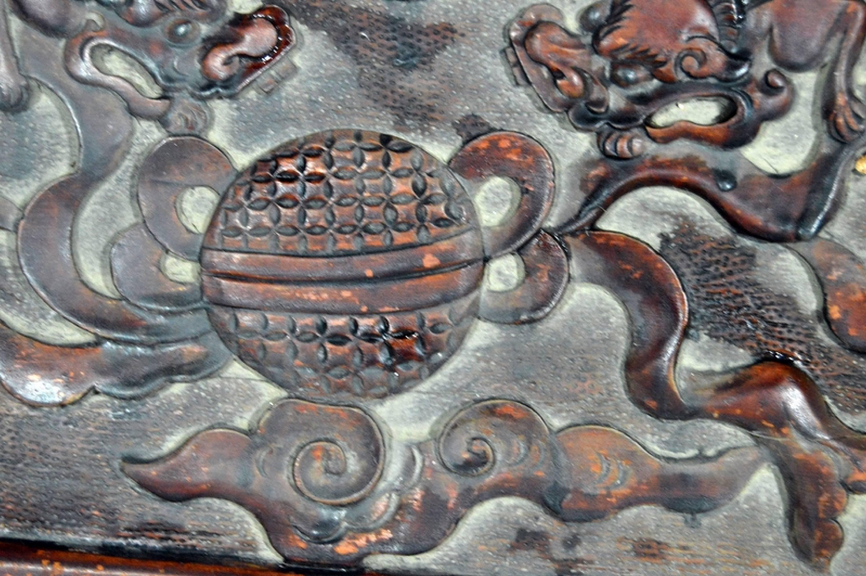 Antique Chinese Hand Carved Lacquered Rosewood Wall Plaque from the 19th Century In Good Condition For Sale In Yonkers, NY
