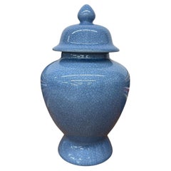 Vaso in ceramica con smalto blu craquelé e coperchio rimovibile