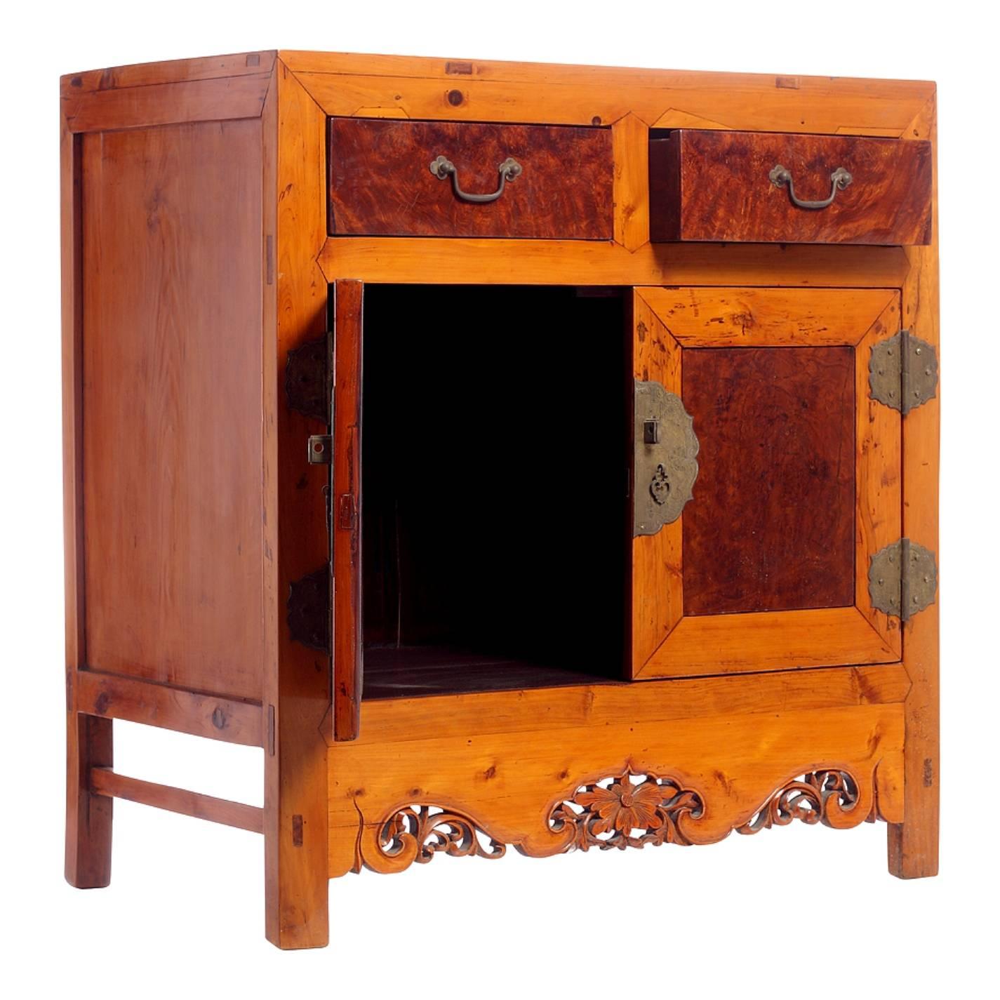 Hand-Carved Early 20th Century Chinese Cabinet Made of Elm and Burl Wood with Carved Skirt For Sale