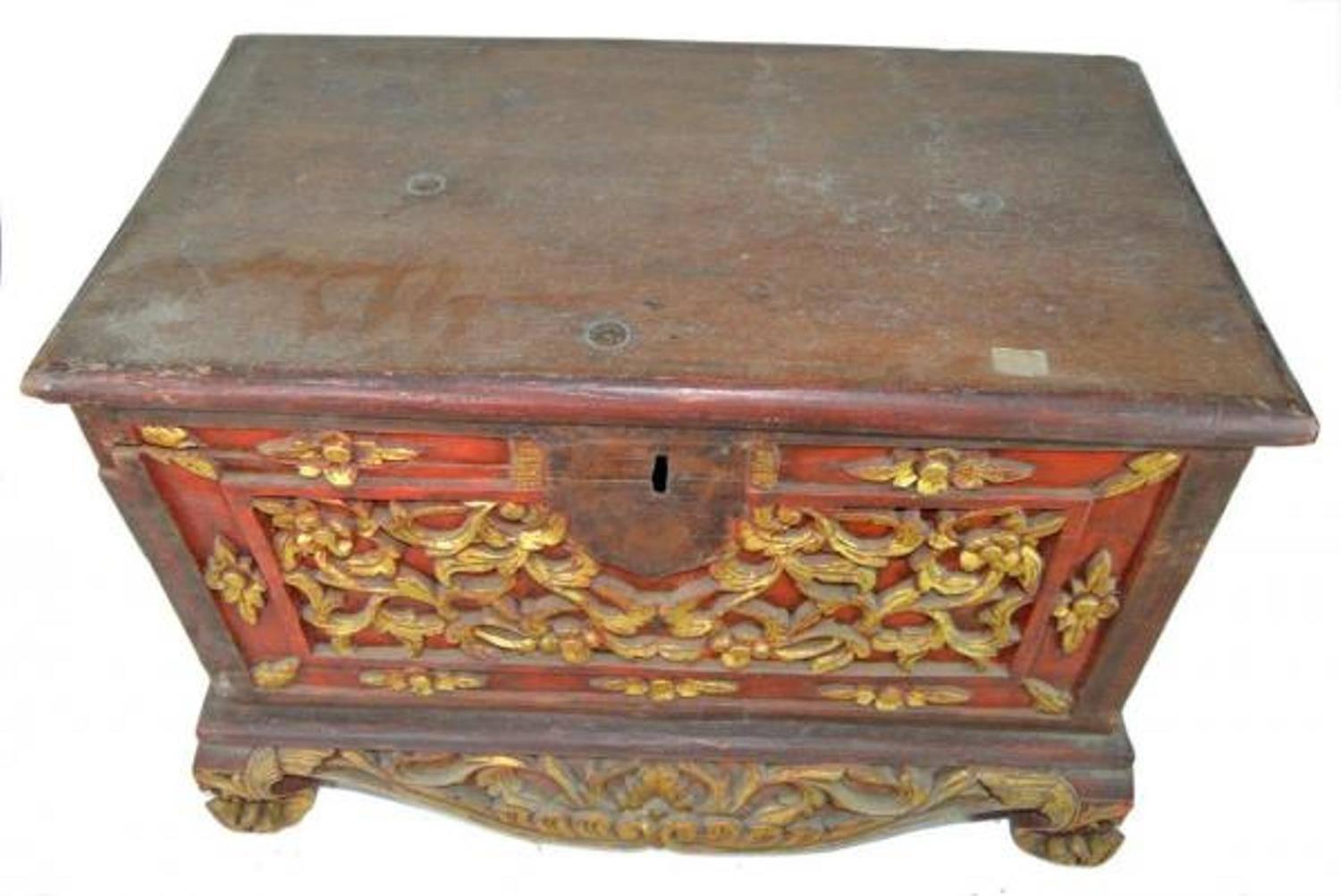 Indonesian Madura Gilt Treasure Chest with Hand-Carved Details, 20th Century For Sale 5