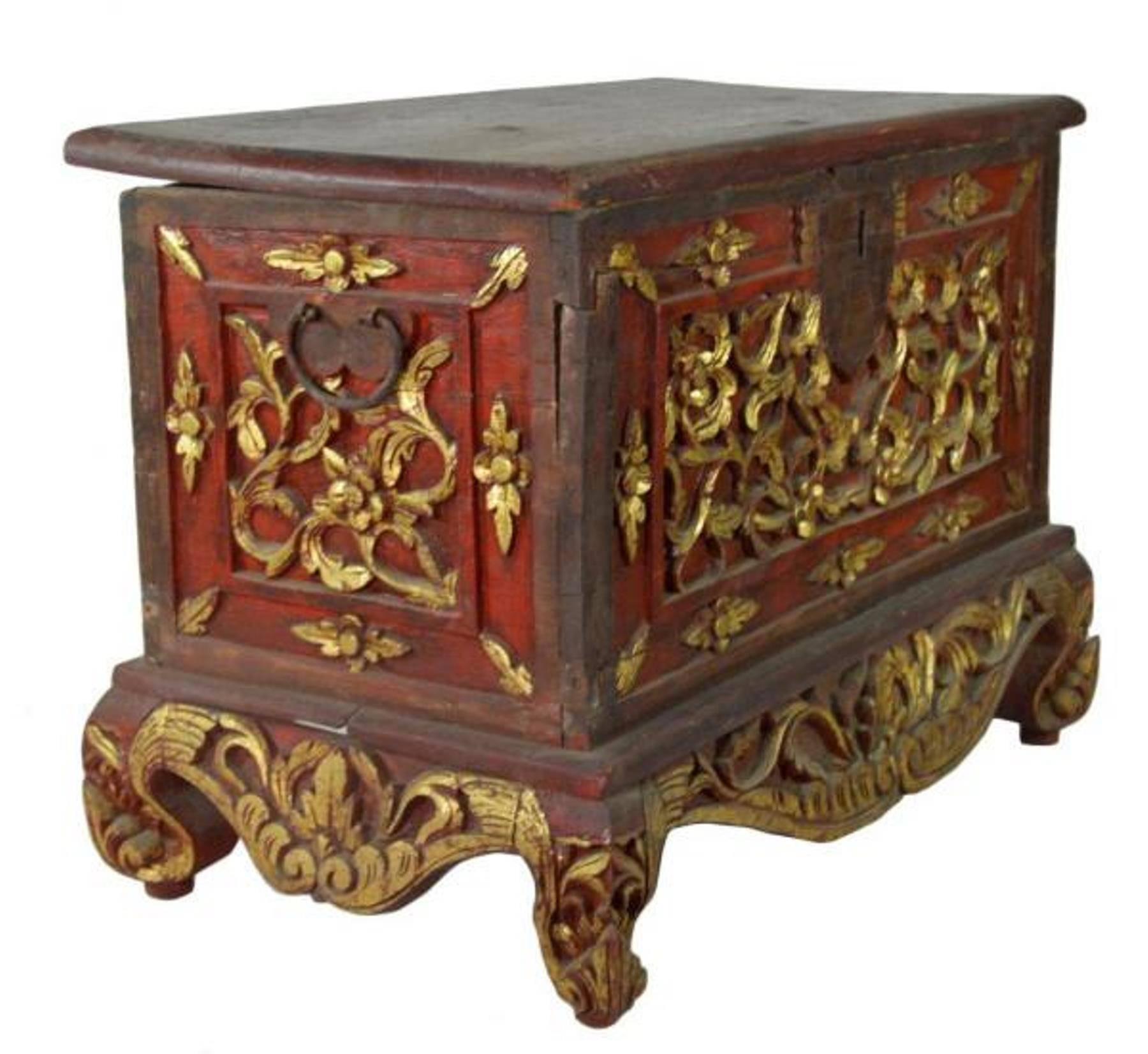Indonesian Madura Gilt Treasure Chest with Hand-Carved Details, 20th Century For Sale 1