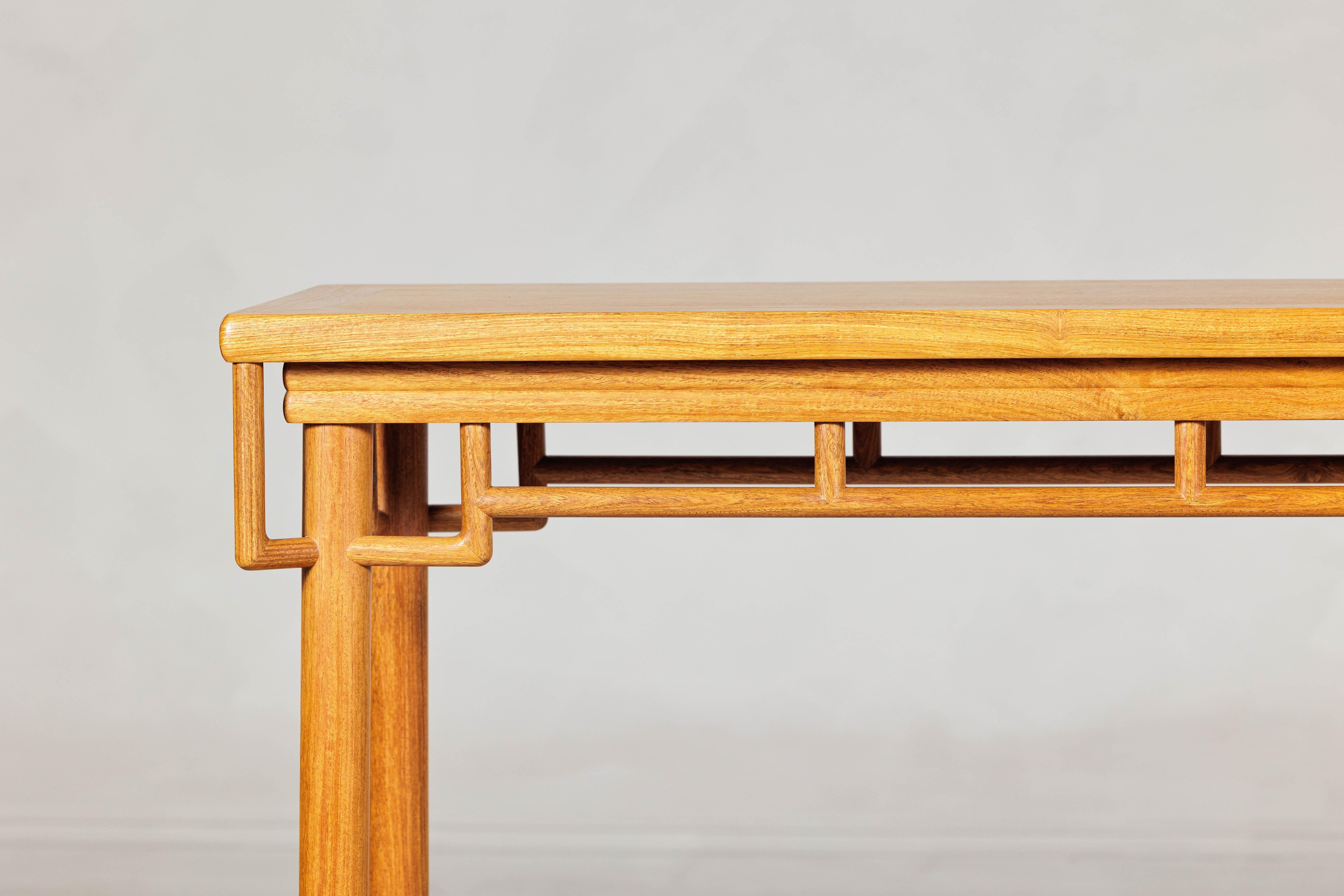 Elm Wood Console Table with Humpback-Form Stretcher and Openwork Details In Good Condition For Sale In Yonkers, NY