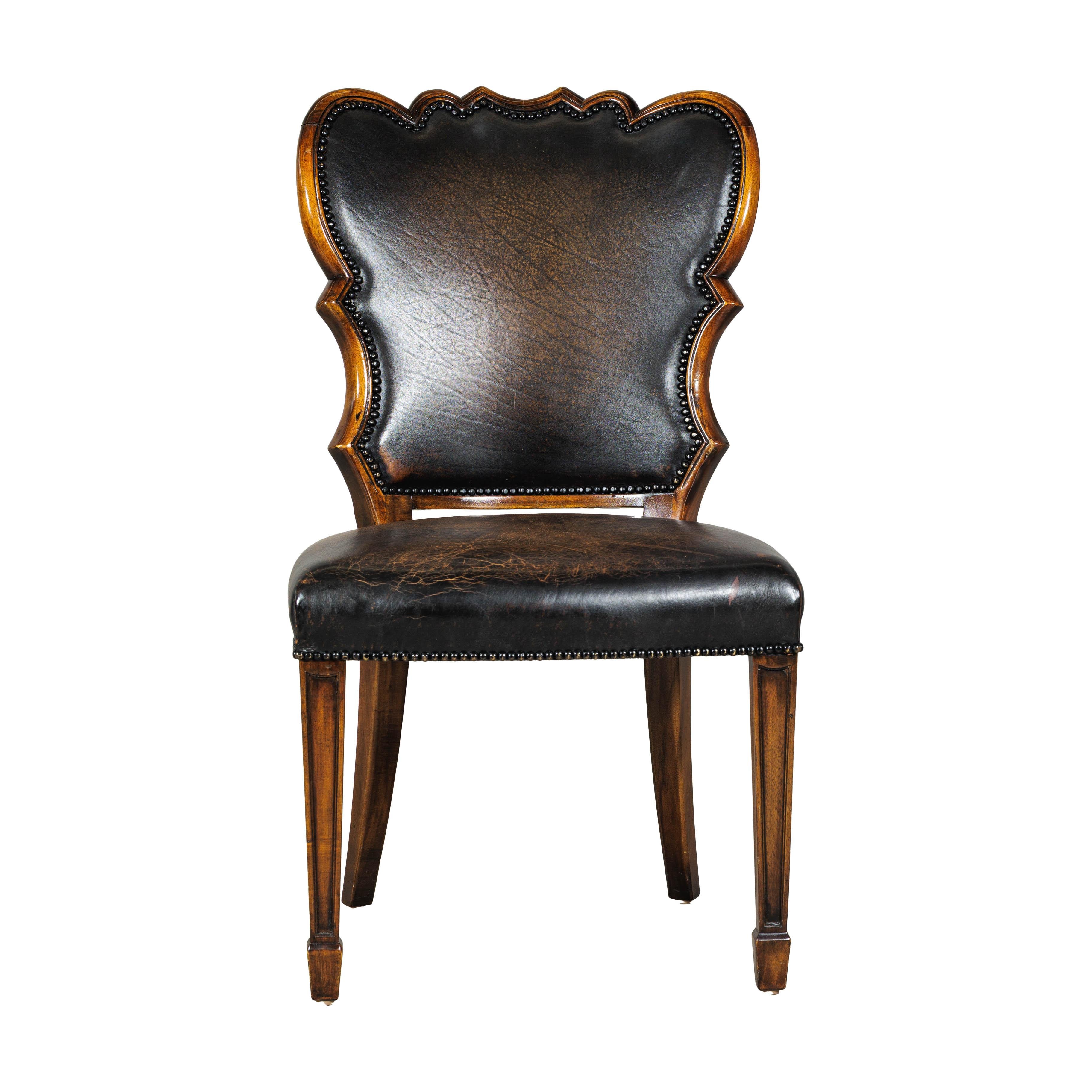 Schwarzer Leder-Schreibtischstuhl mit geschnitztem Gestell und Nailhead-Besatz im Angebot 8