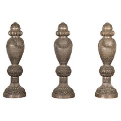 Dreiteiliges Set aus indischen Vintage-Gefäßen aus versilbertem Metall mit Prägung im Baluster-Stil