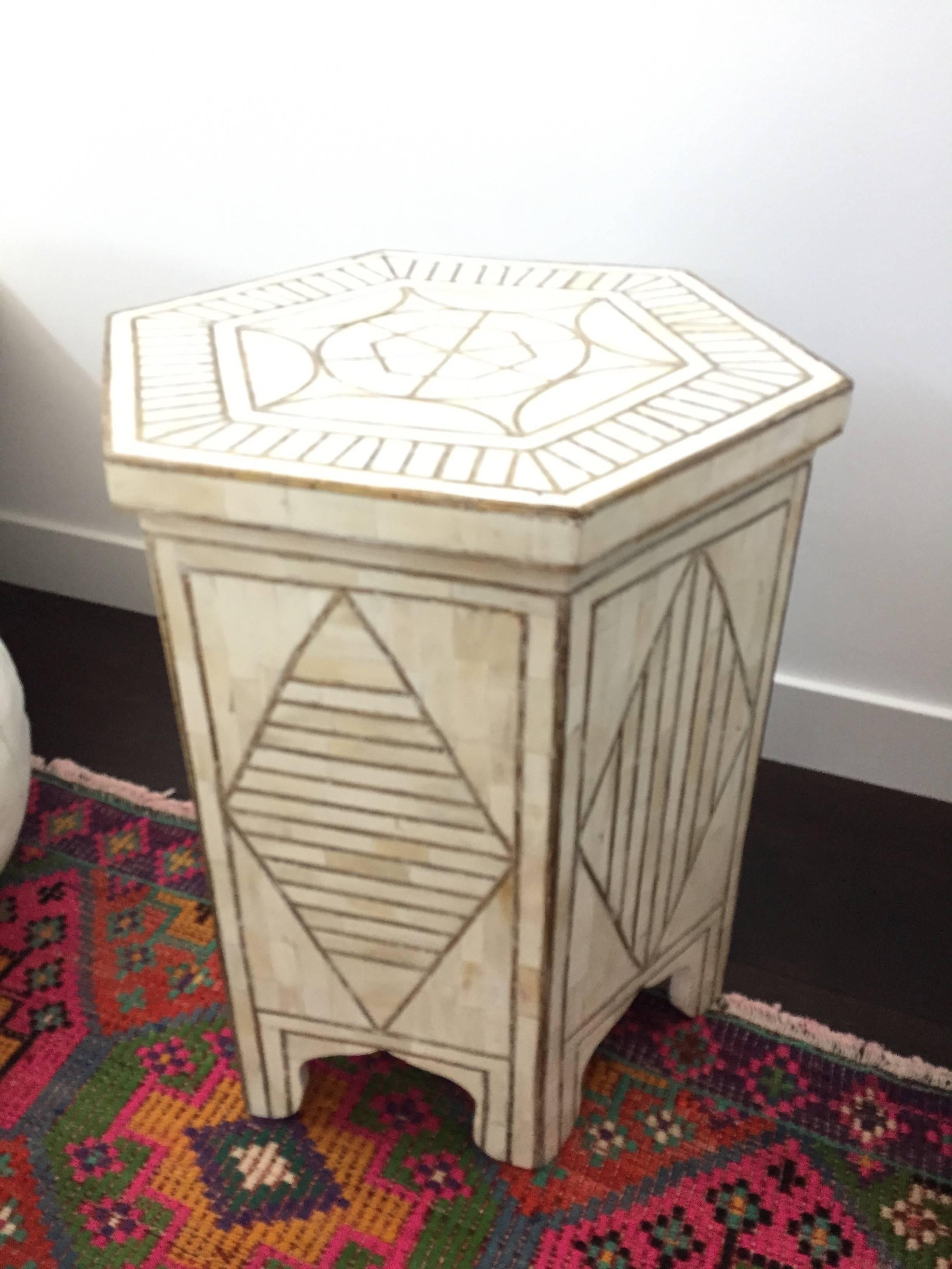 Bone and Brass Inlay Side Table with Geometric Modern Design In Excellent Condition For Sale In Montecito, CA