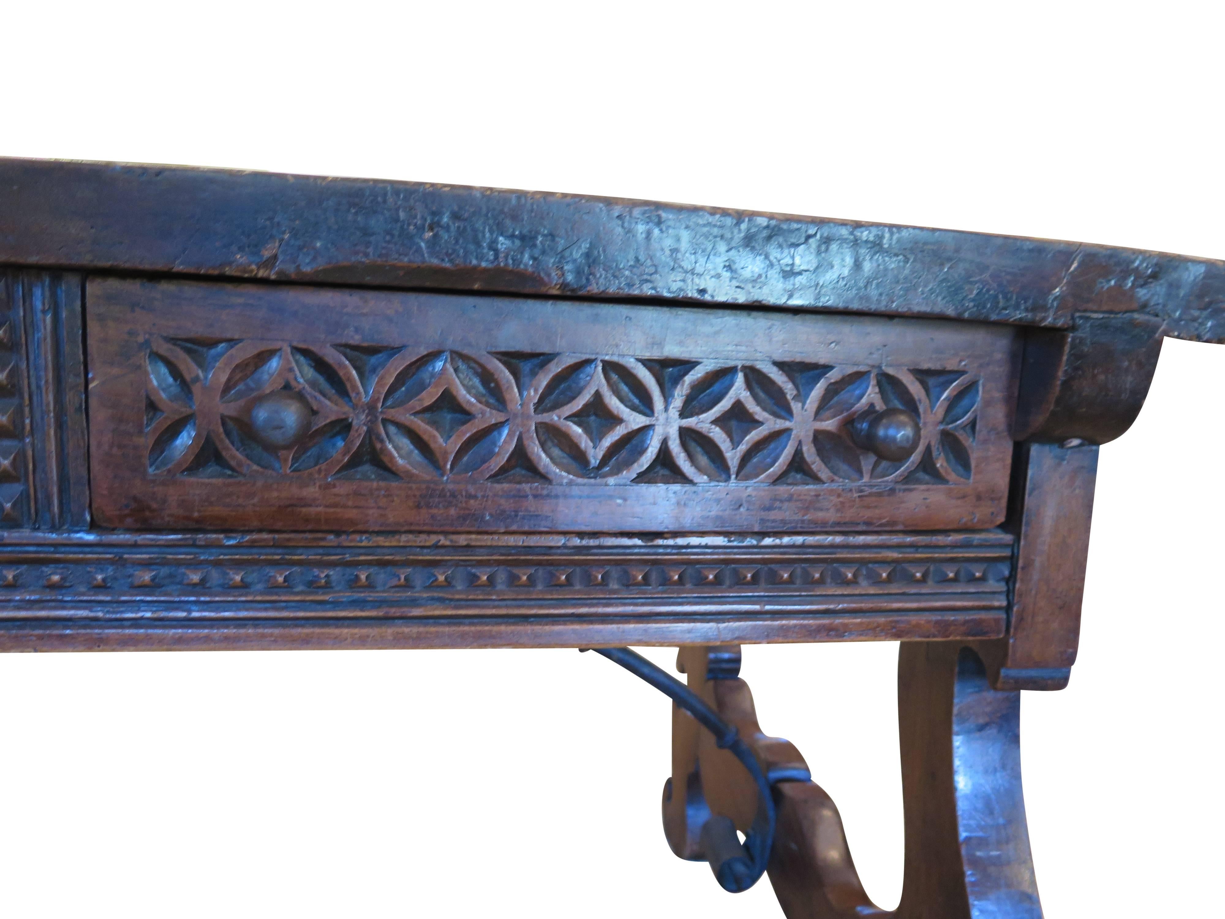 Excellent 17th Century Spanish Walnut Console Table For Sale 2