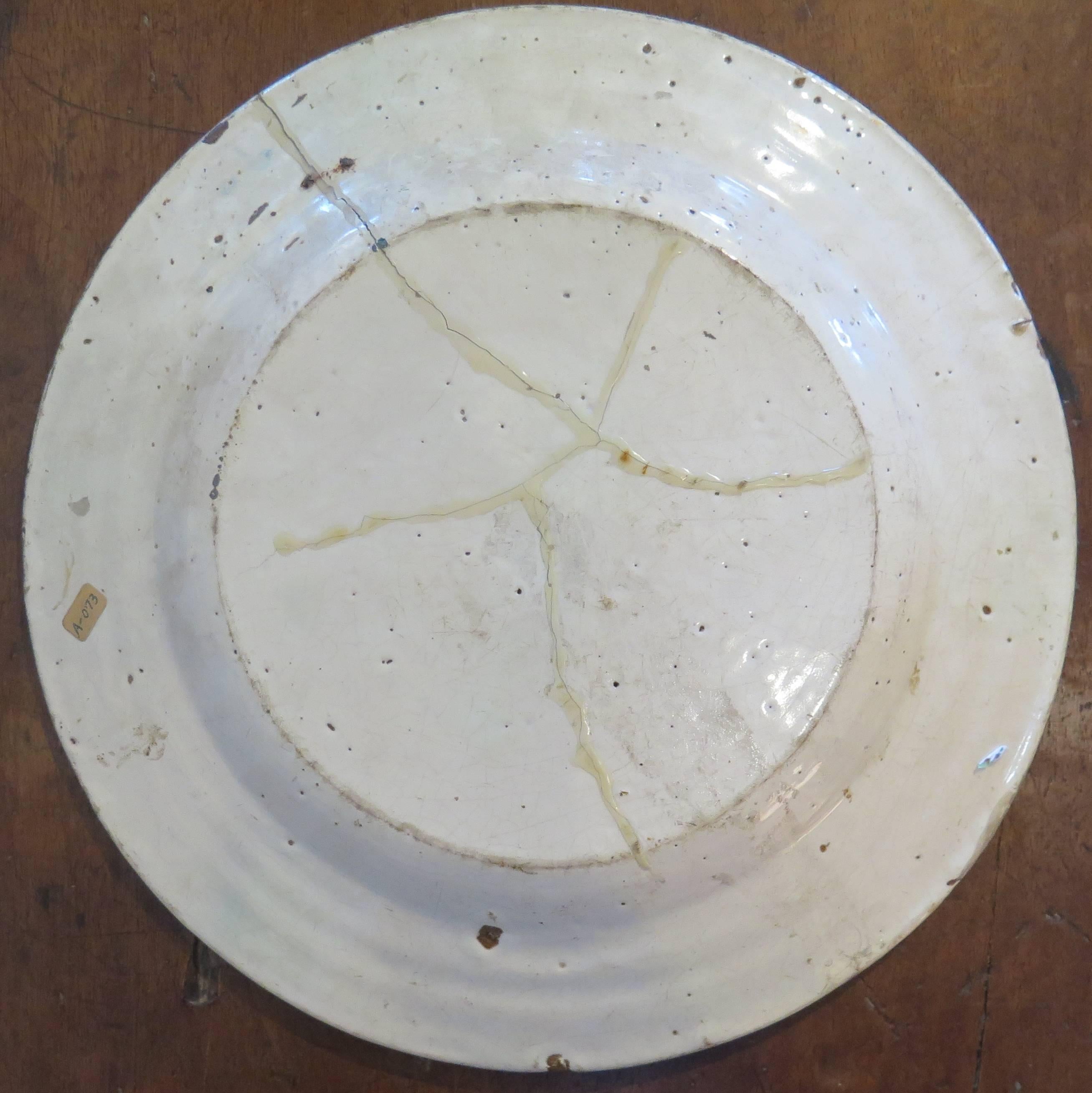 Very fine late 18th century Spanish plate with rabbit motif. Has been cracked and re-glued. Likely Sevilla or Puente del Arzobispo.
