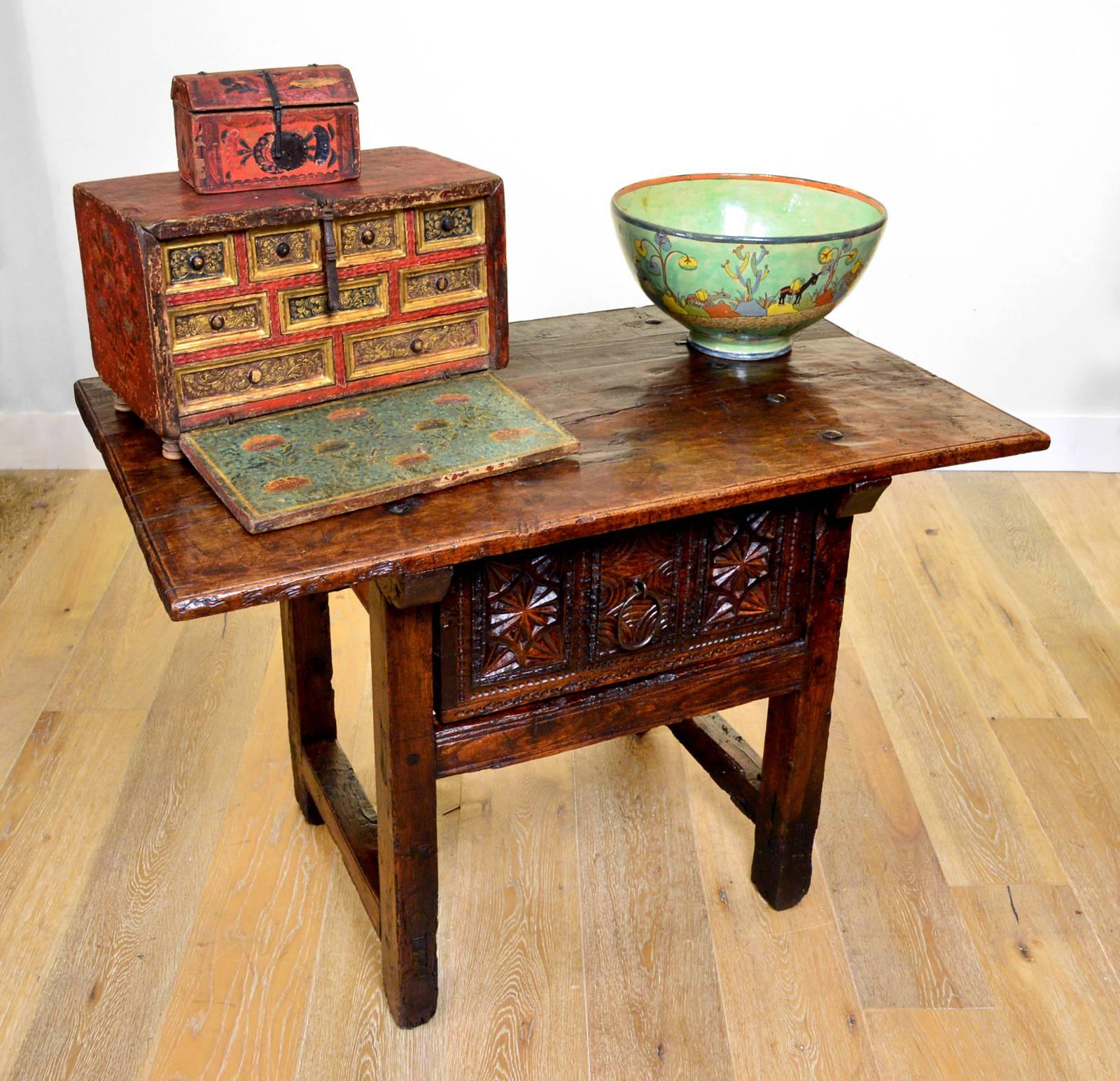 18th Century and Earlier Very Nice 18th Century Period Chestnut Spanish Side Table