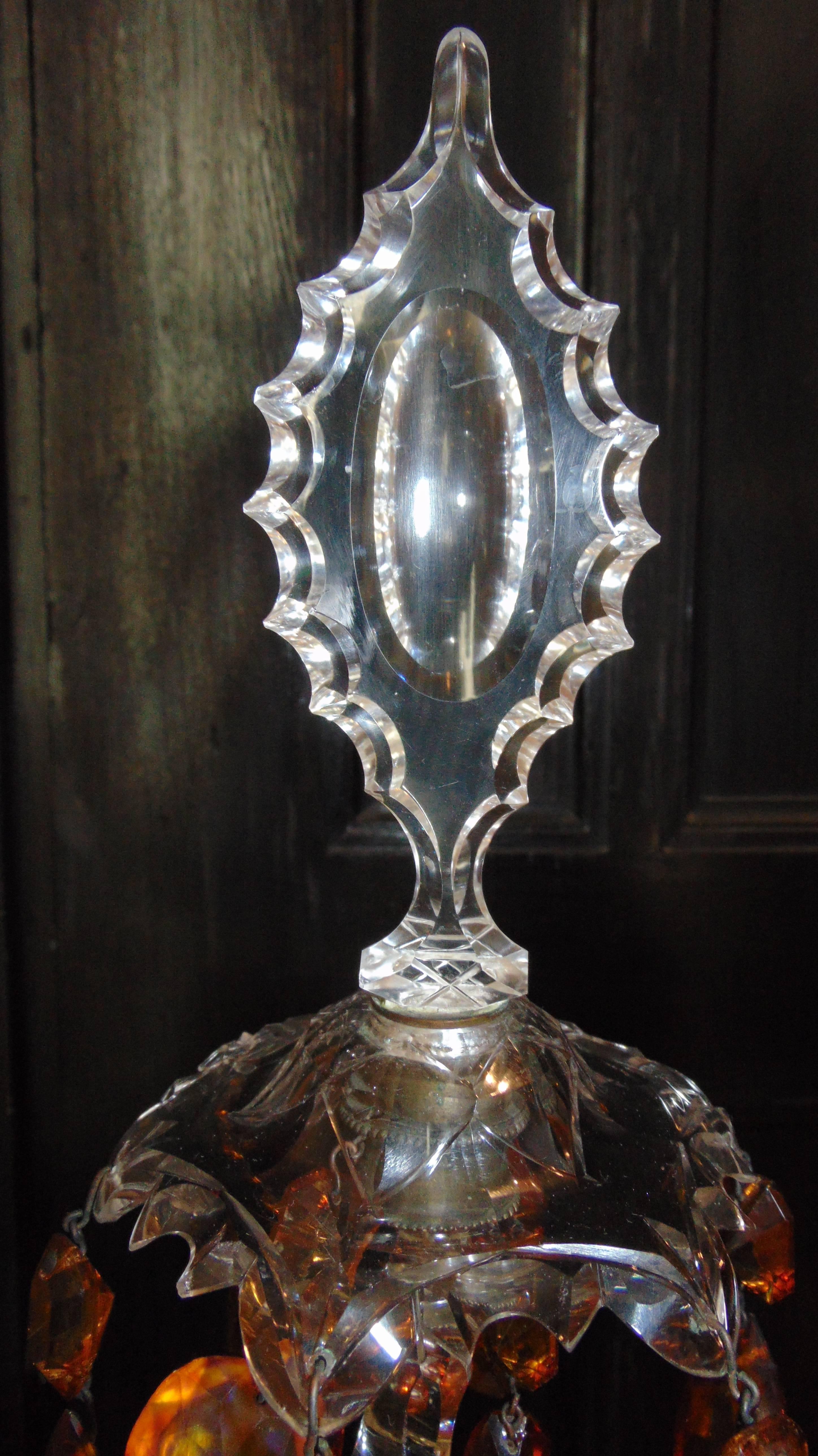 Grande-Bretagne (UK) Paire de candélabres géorgiens en cristal et bois de Wedgwood du 19ème siècle en vente