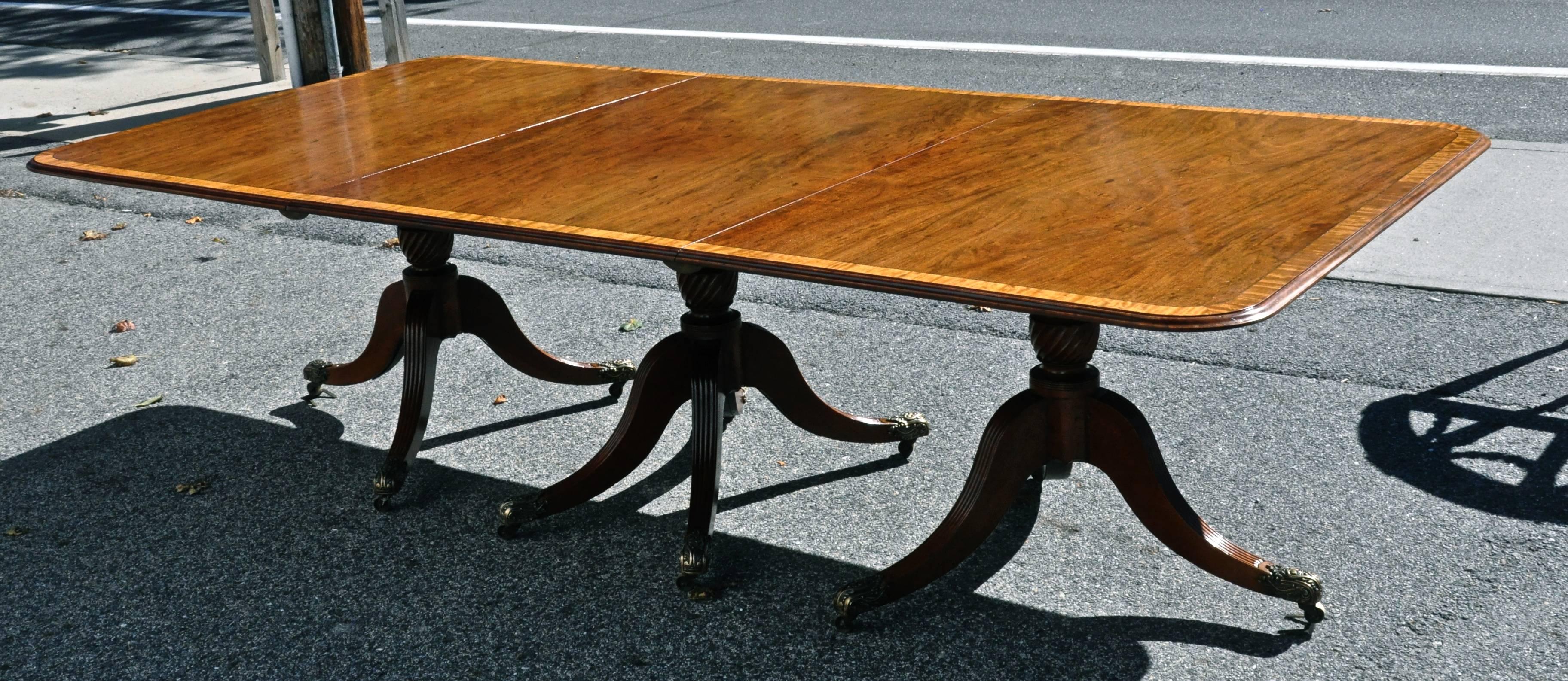 English Early to Mid-19th Century Regency Mahogany Triple Pedestal Dining Table