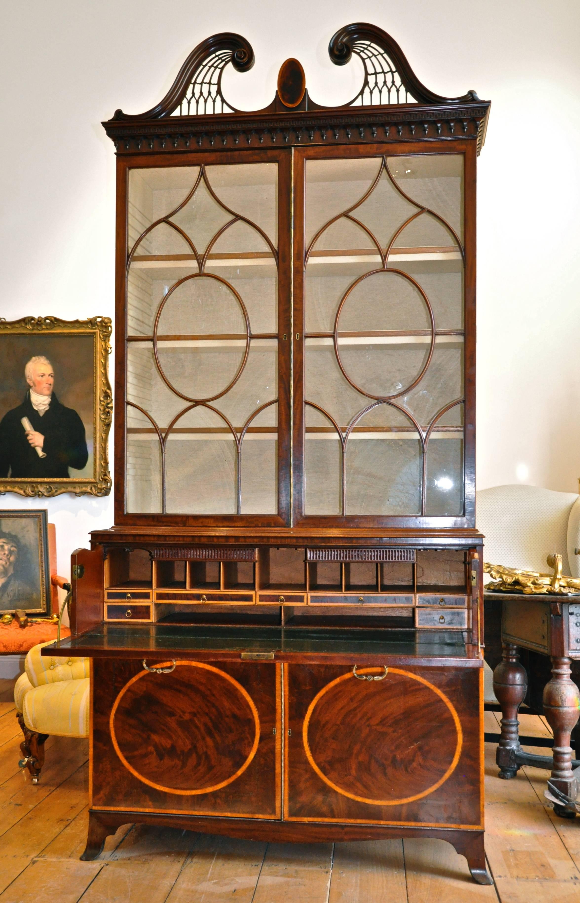 Period George III or early Regency mahogany and satinwood Hepplewhite
secretary bookcase.

Magnificent crotch mahogany wood banded in satinwood. Top cornice and pediment in reticulated broken arch. Fenestrations in neoclassical late Georgian