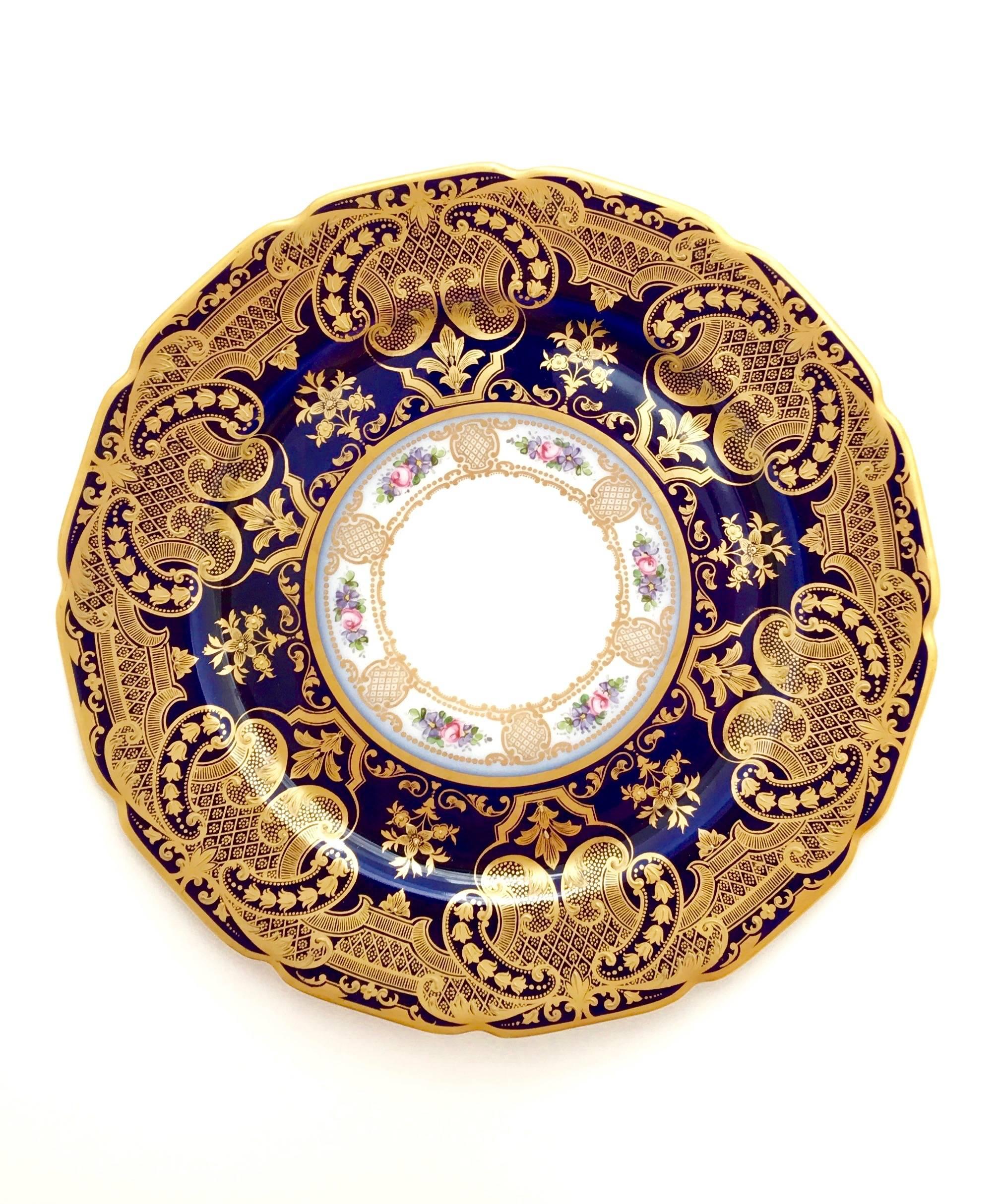 Set von 12 kobaltfarbenen und vergoldeten Limoges-Esstellern in arabischem Design, um 1900 (Französisch)