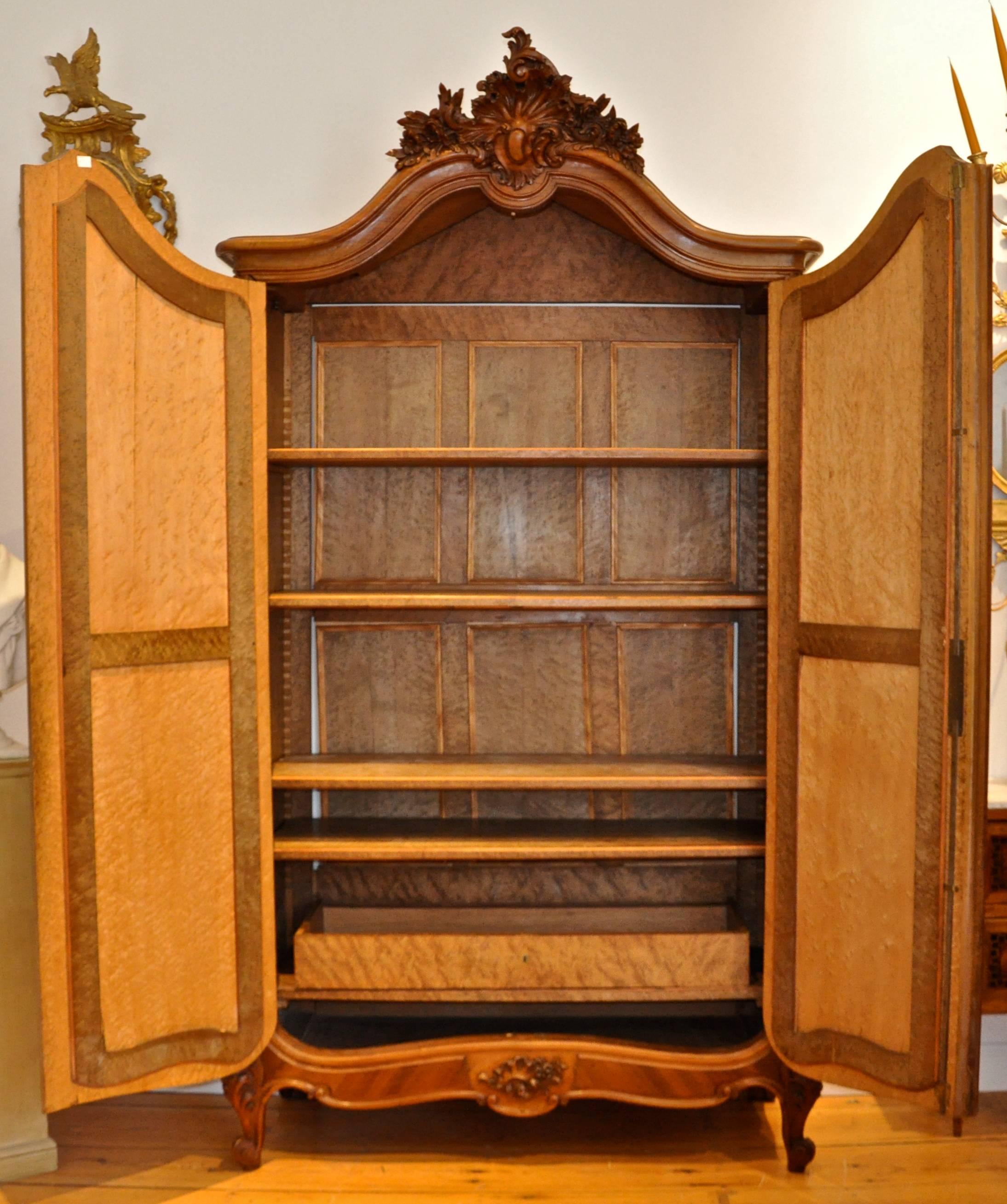 Late 19th Century French Louis XV Style Mirrored Walnut Armoire 1