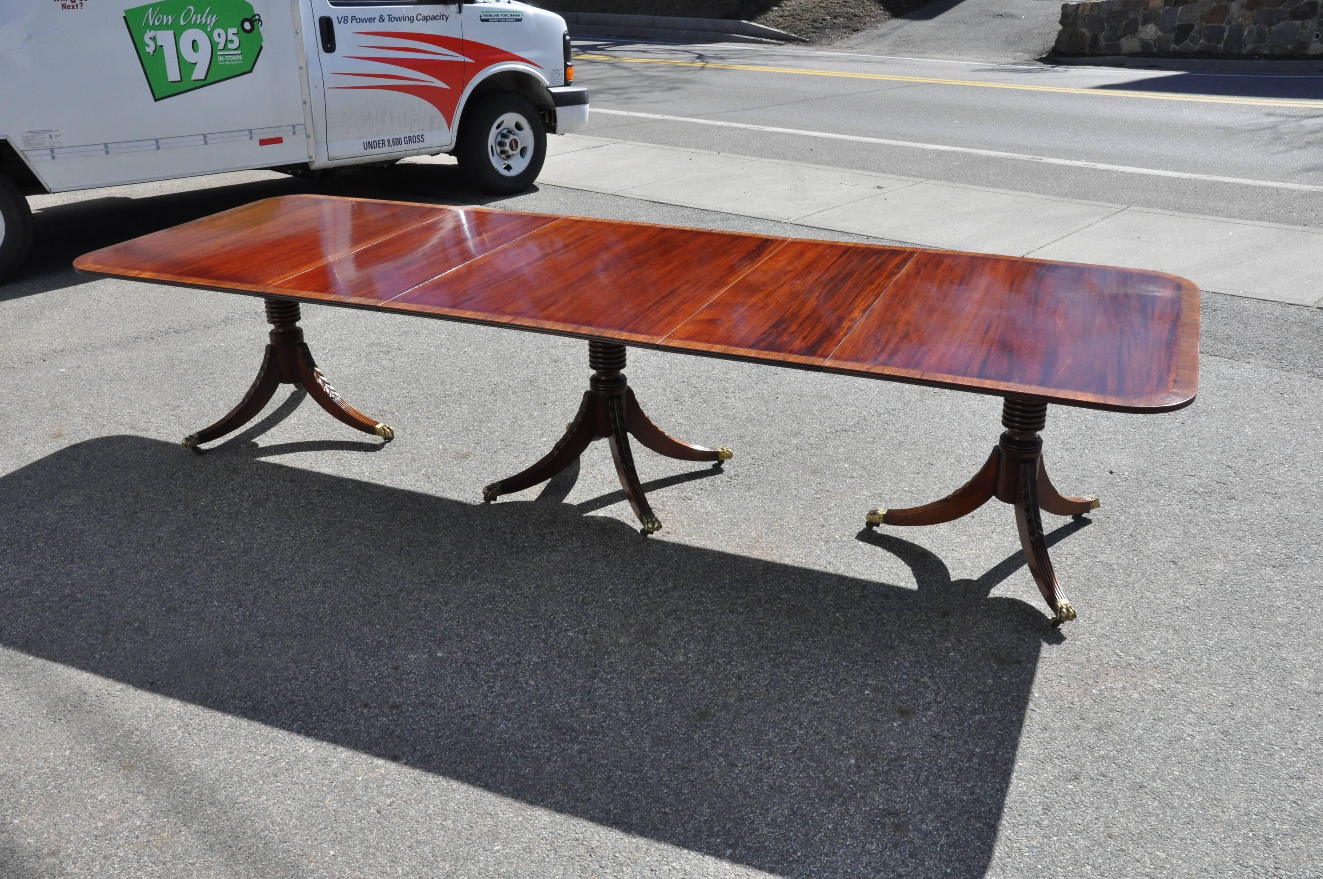American Late 19th Century Triple Pedestal Dining Table In Excellent Condition In Essex, MA