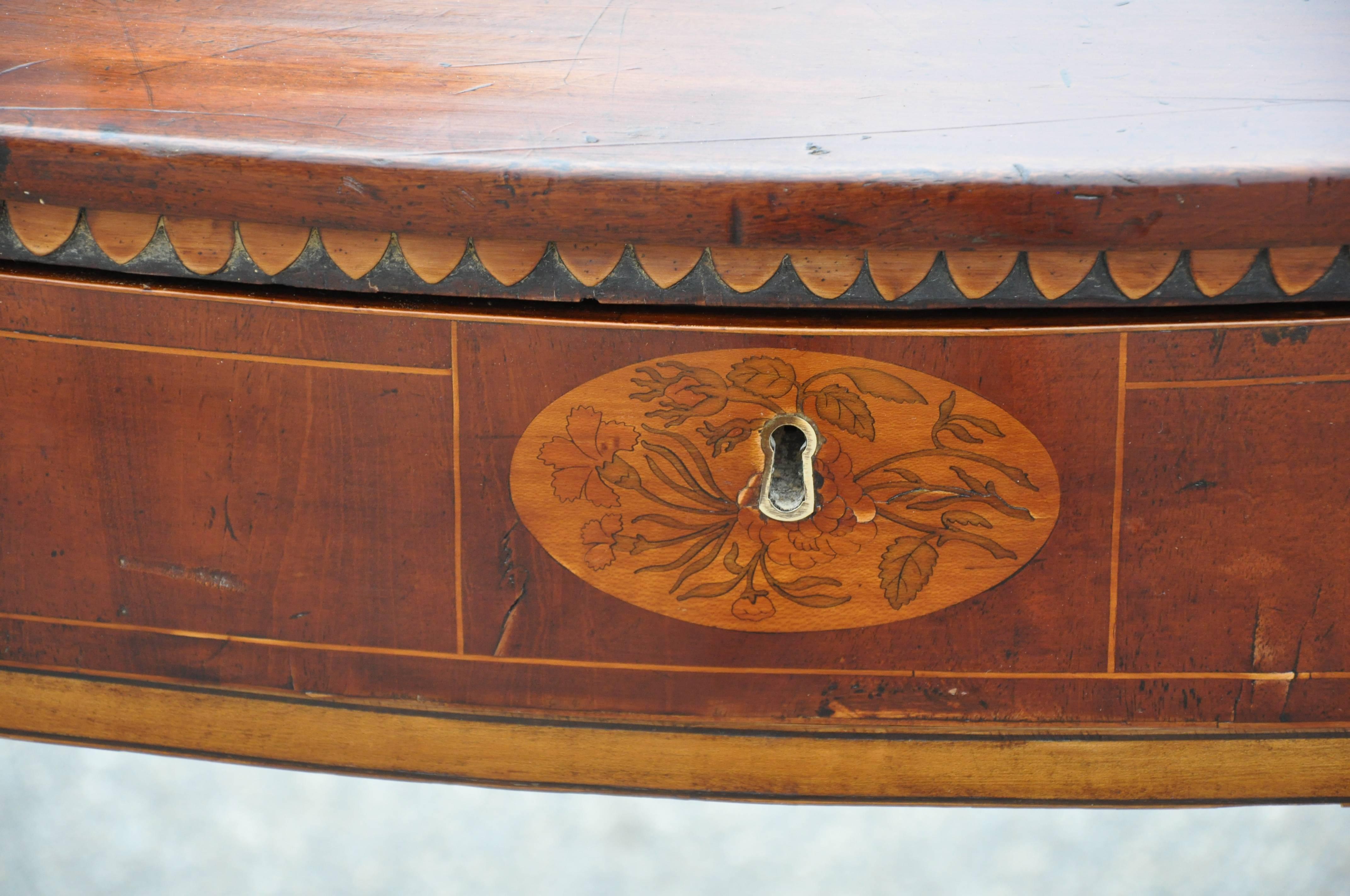 18th Century George III Mahogany Serpentine Serving Table or Sideboard In Good Condition In Essex, MA