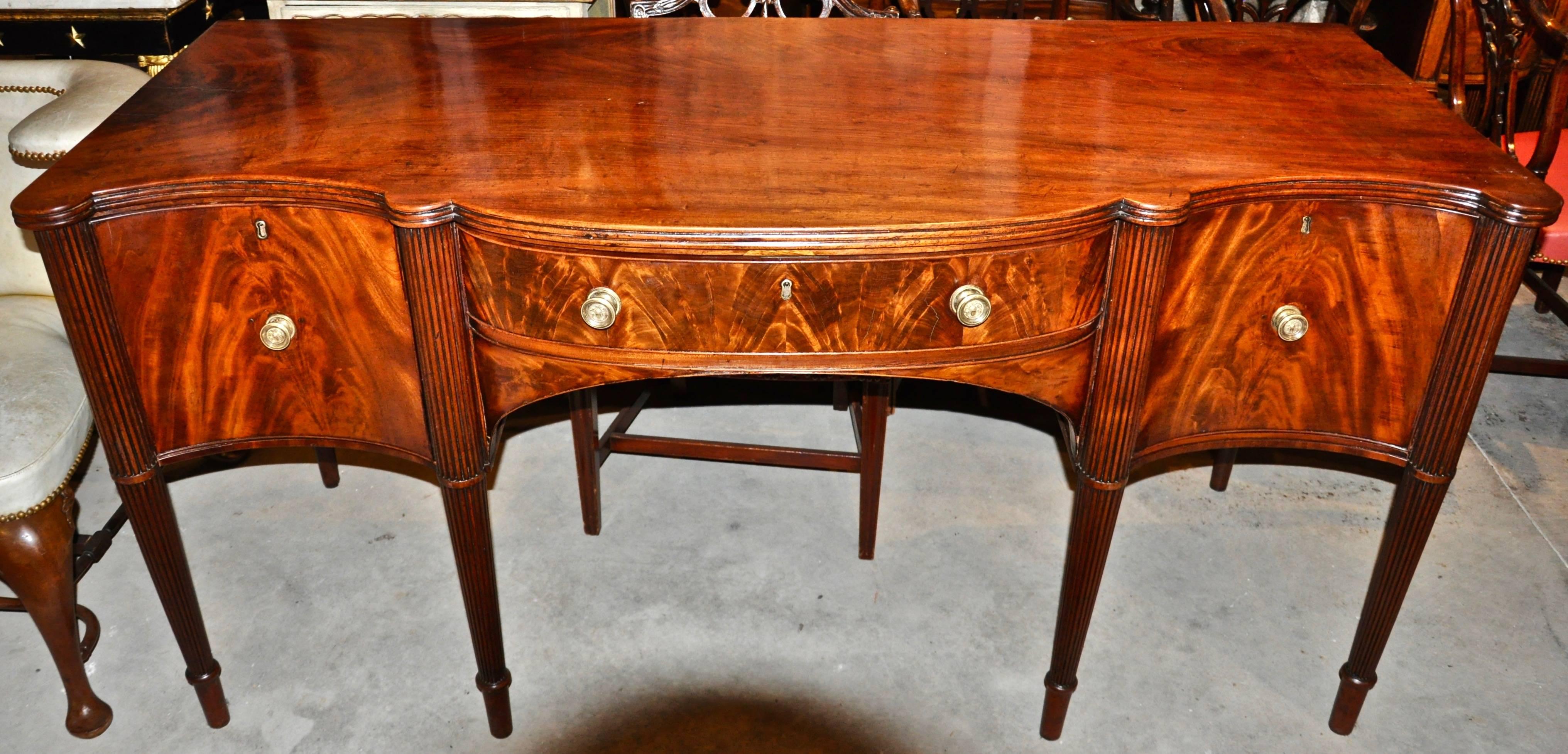 Period George III Cuban Mahogany Bowfront Sideboard of Late 18th Century For Sale 1