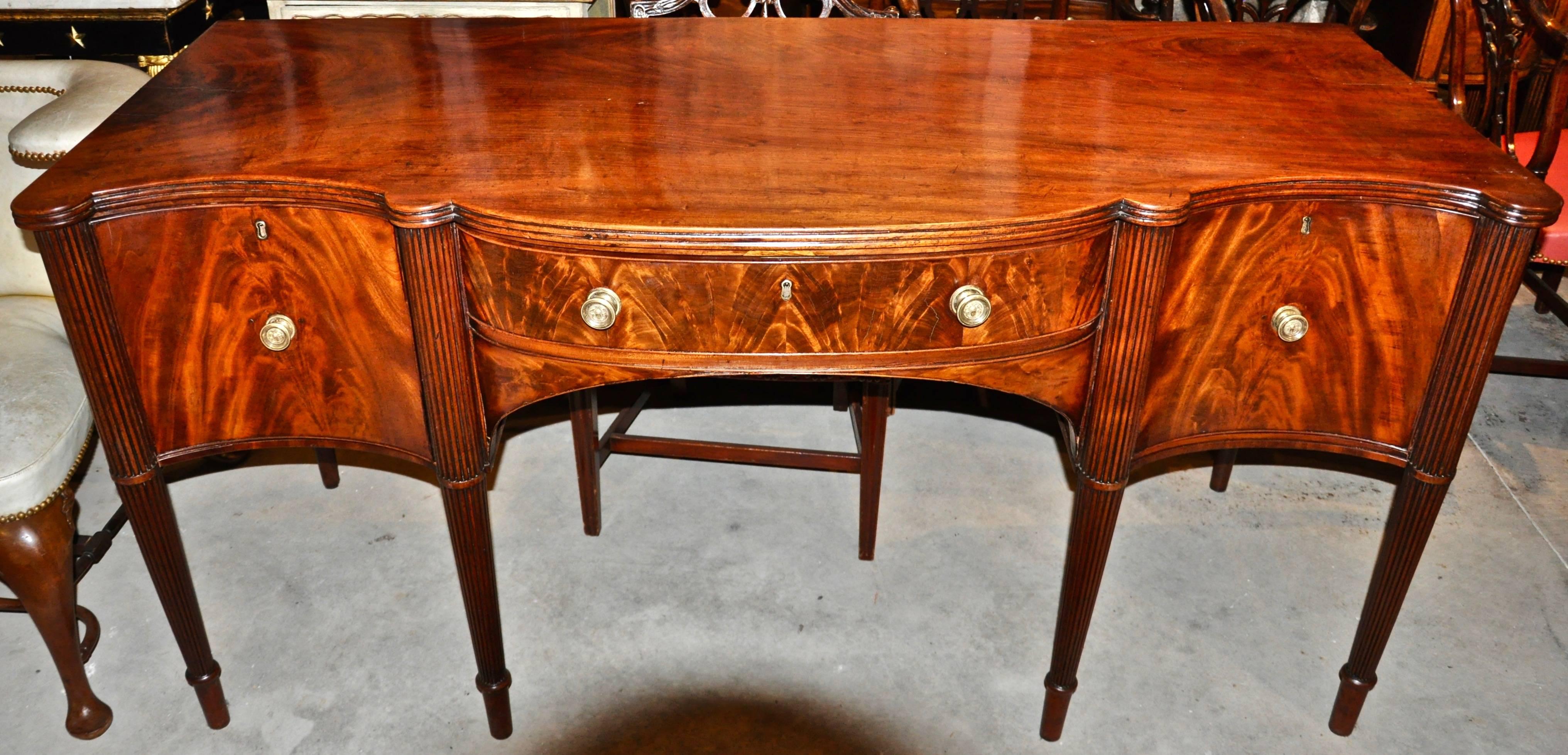 Period George III Cuban Mahogany Bowfront Sideboard of Late 18th Century For Sale 1