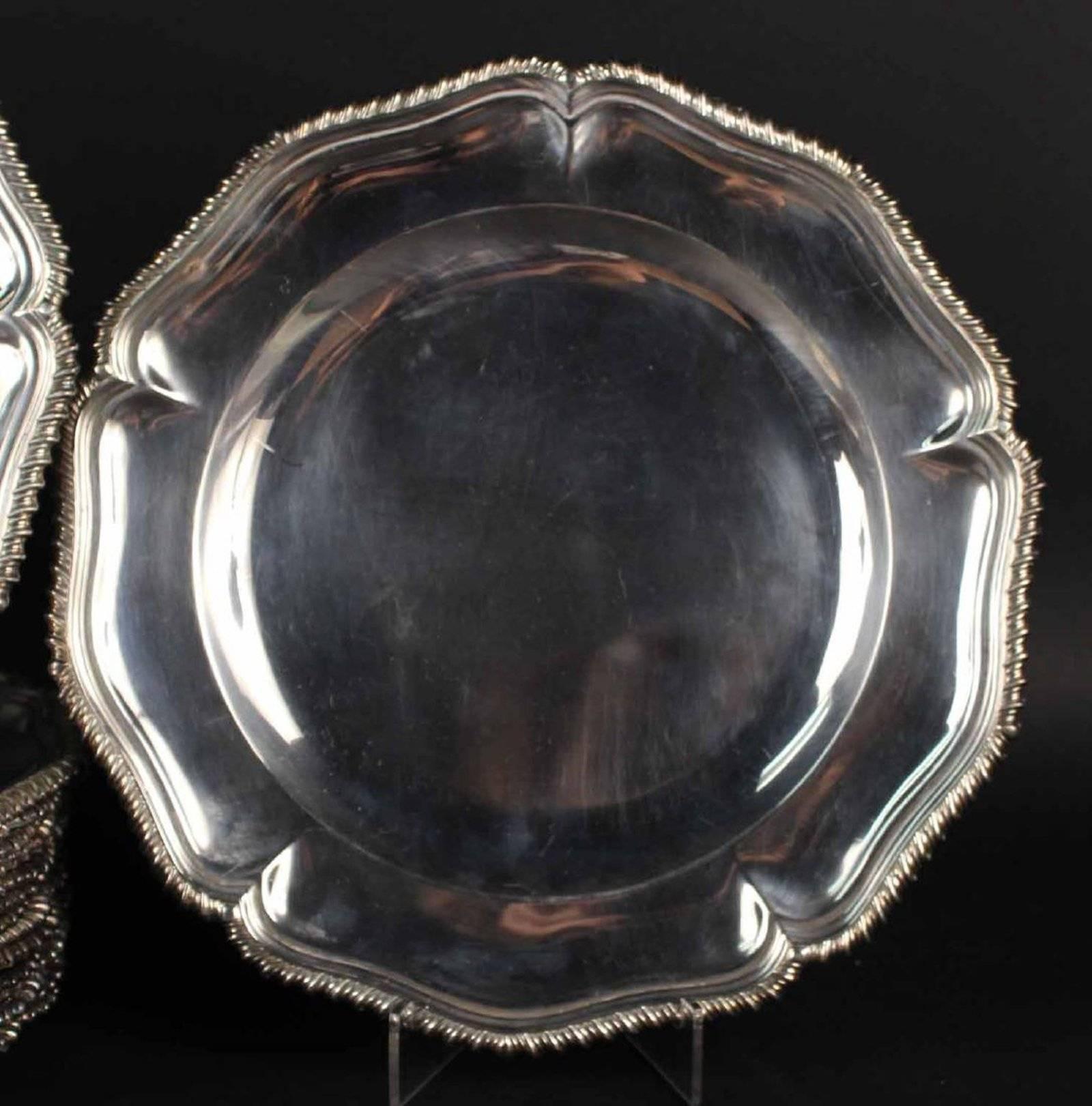 Large set of marked Matthew Boulton Sheffield silver plate dinner chargers

--Nice size, gadrooned edge, moulded form
--Bearing the Boulton double star mark.