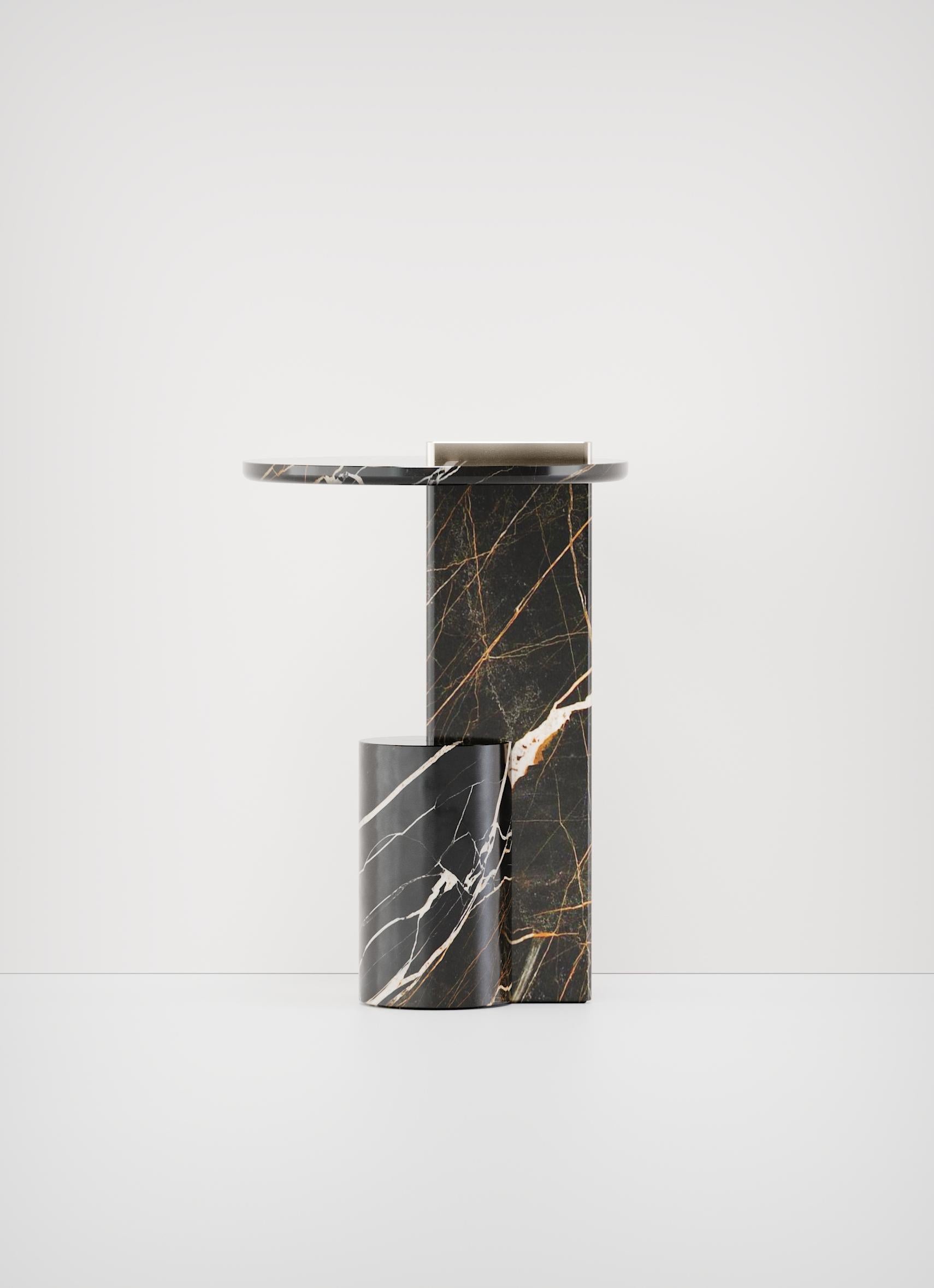 Moderno On – contemporary Side Table in Port Laurent Black Marble and Metal in vendita