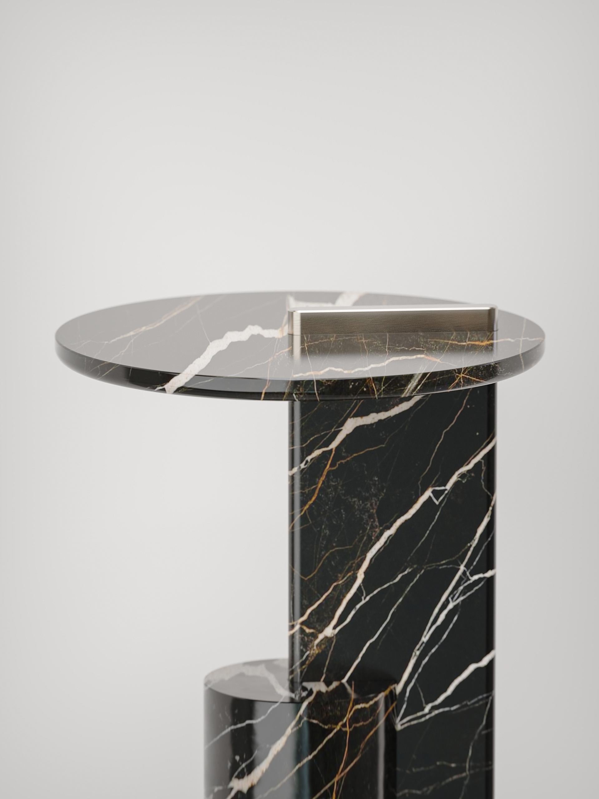 On – contemporary Side Table in Port Laurent Black Marble and Metal In condizioni Nuovo in vendita a Cologna Veneta, IT