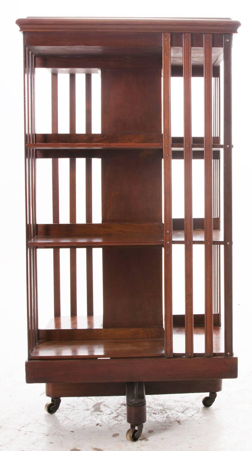 Bibliothèque tournante anglaise en acajou du 19e siècle Bon état à Baton Rouge, LA