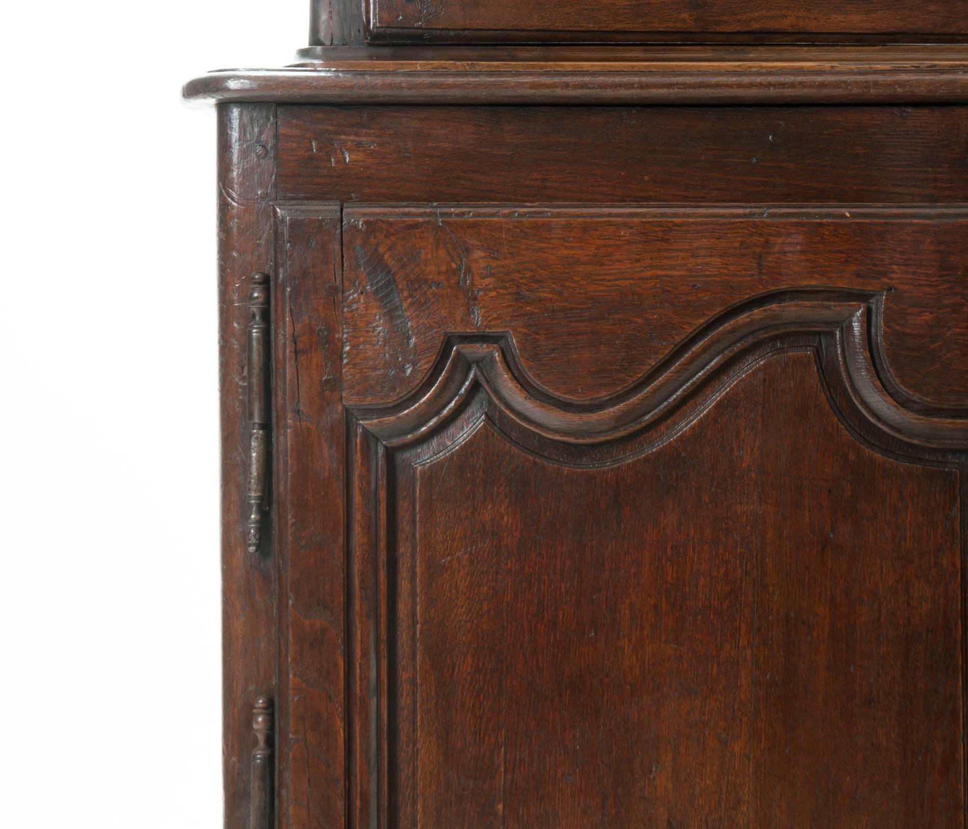 French 18th Century Oak Buffet a' Deux Corps In Good Condition In Baton Rouge, LA