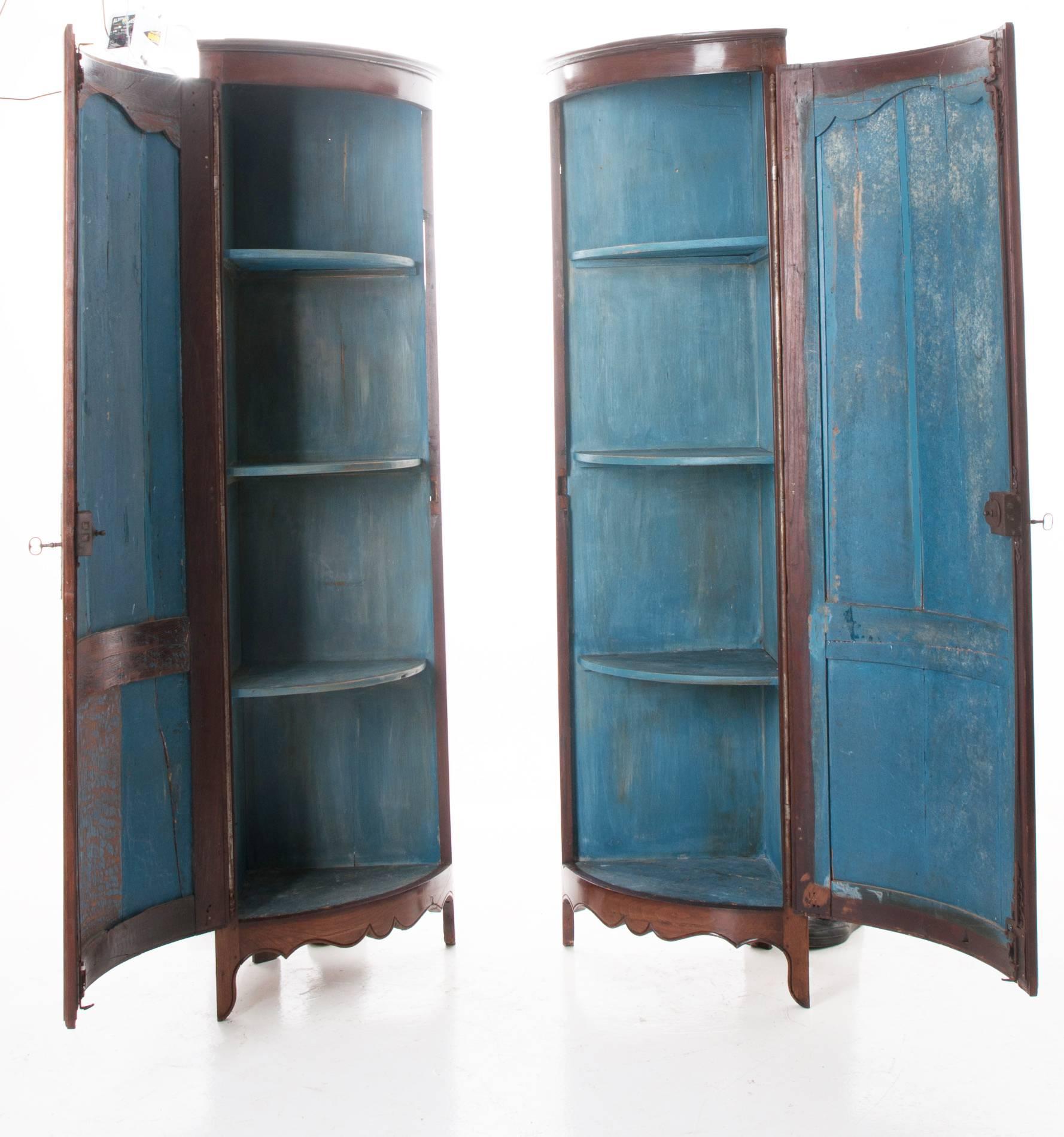French 19th Century Pair of Louis XV Walnut Demi-Lune Corner Cabinets 5