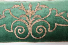 Almohada textil antigua de B. Viz Designs