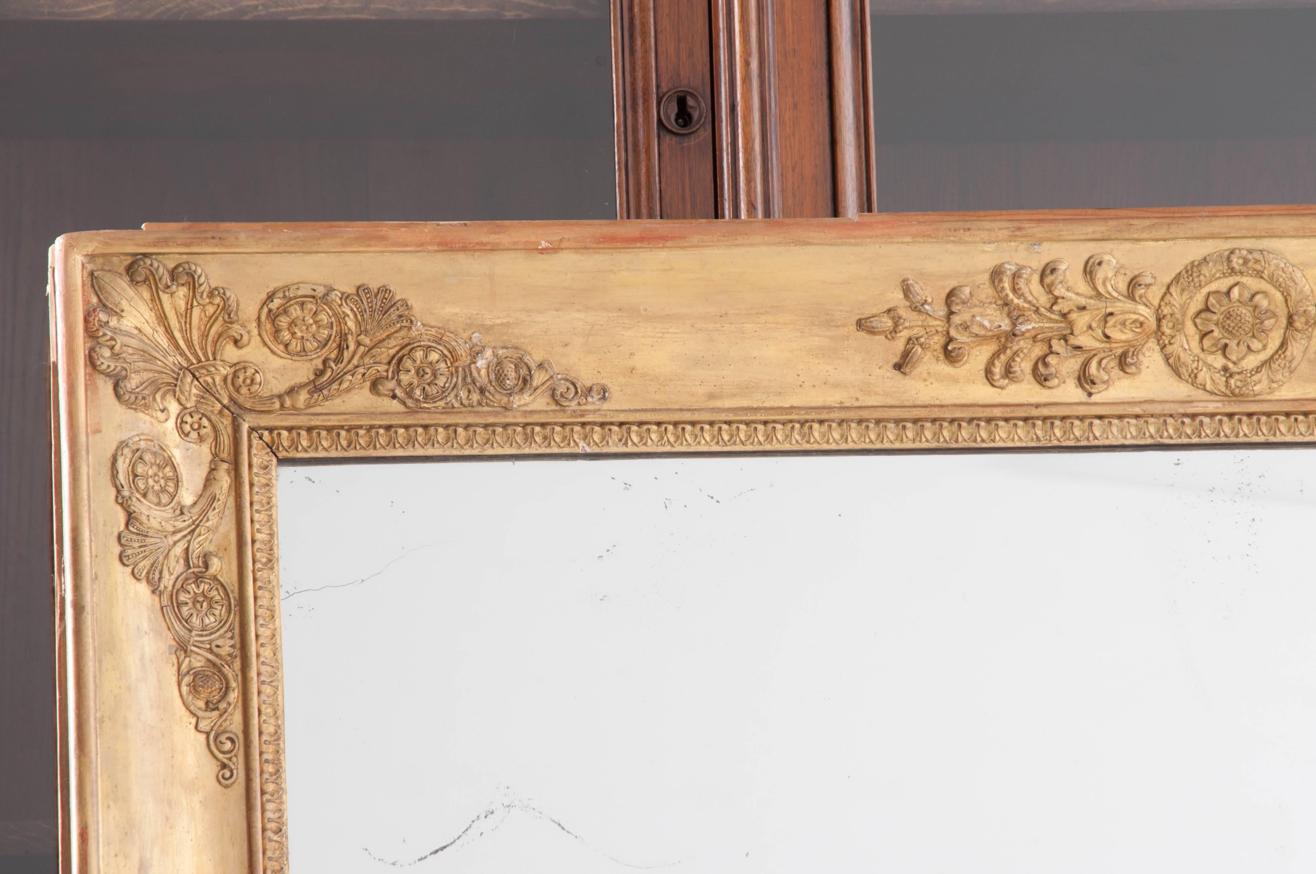 Vergoldeter Kaminsims-Spiegel aus dem Empire des 19. Jahrhunderts im Zustand „Gut“ in Baton Rouge, LA