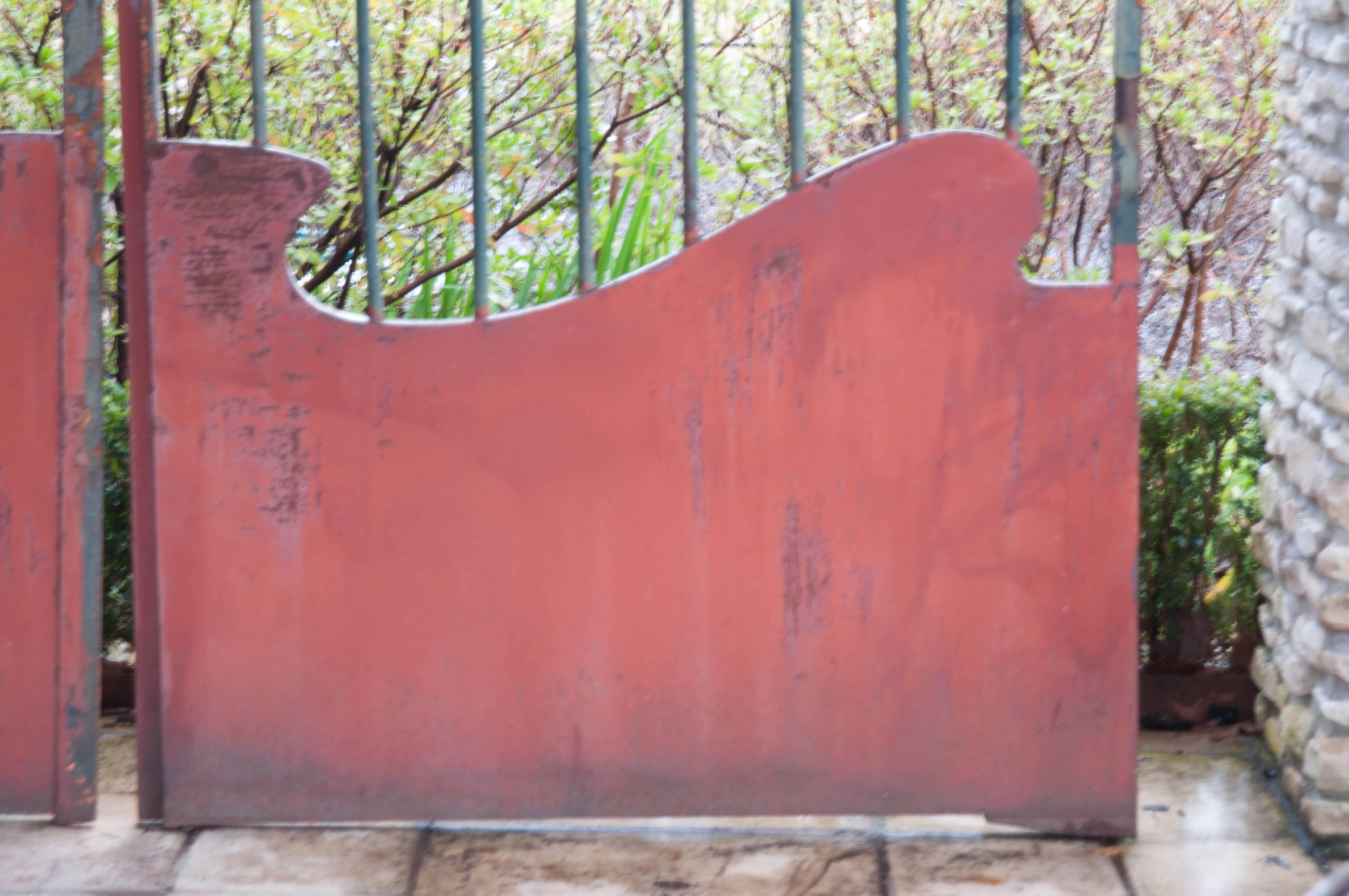 French Forged Iron Art Nouveau Painted Entrance Gate In Good Condition In Baton Rouge, LA