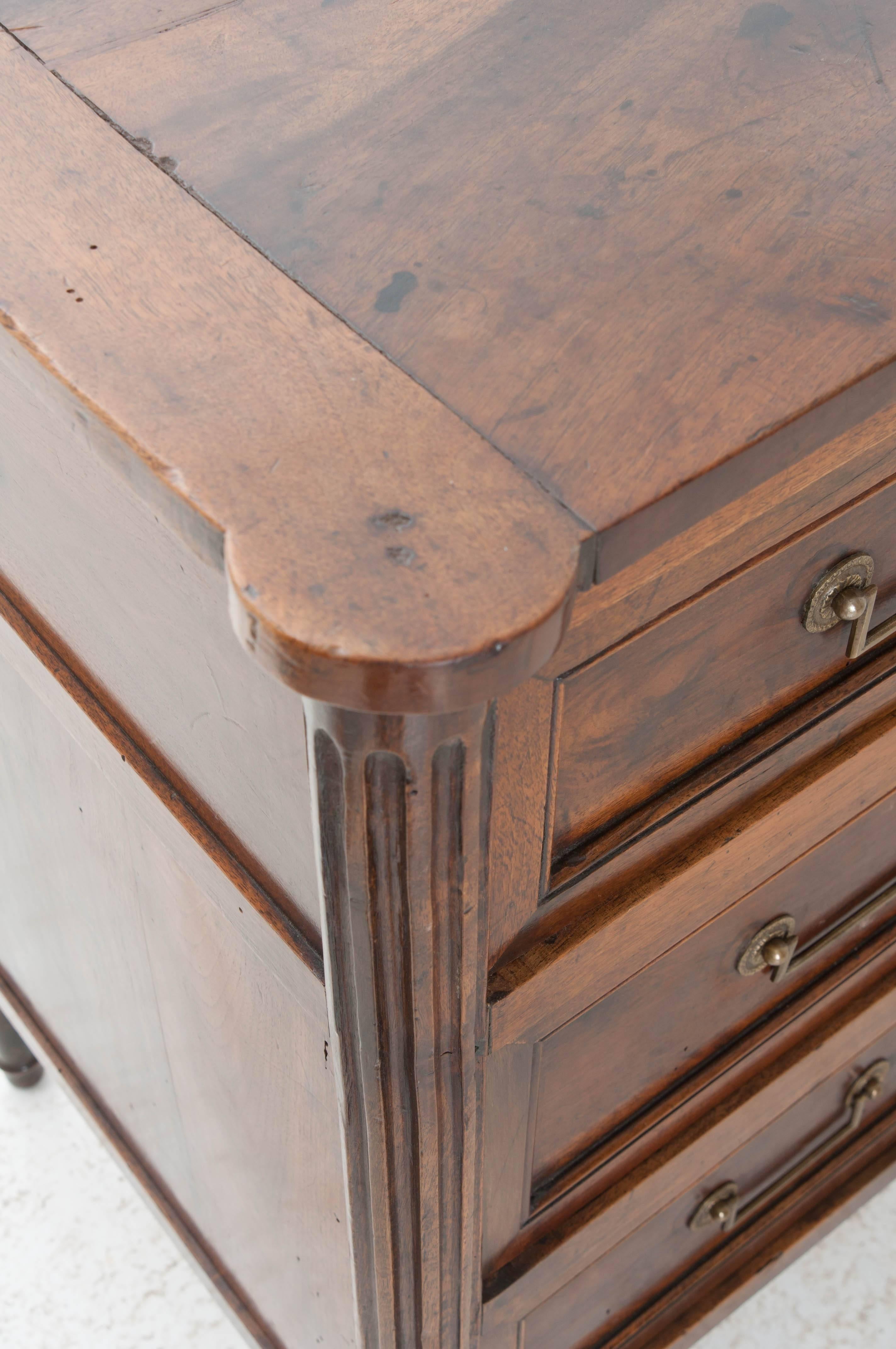 French 18th Century Louis XVI Walnut Commode 2