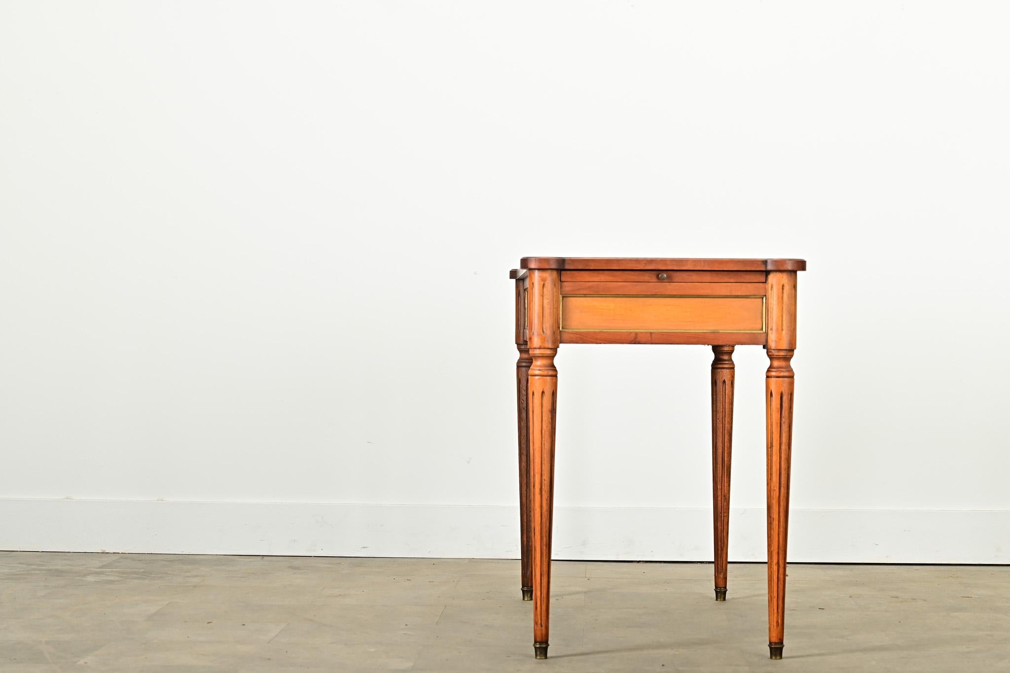 French 19th Century Petite Louis XVI Style Writing Desk For Sale 2