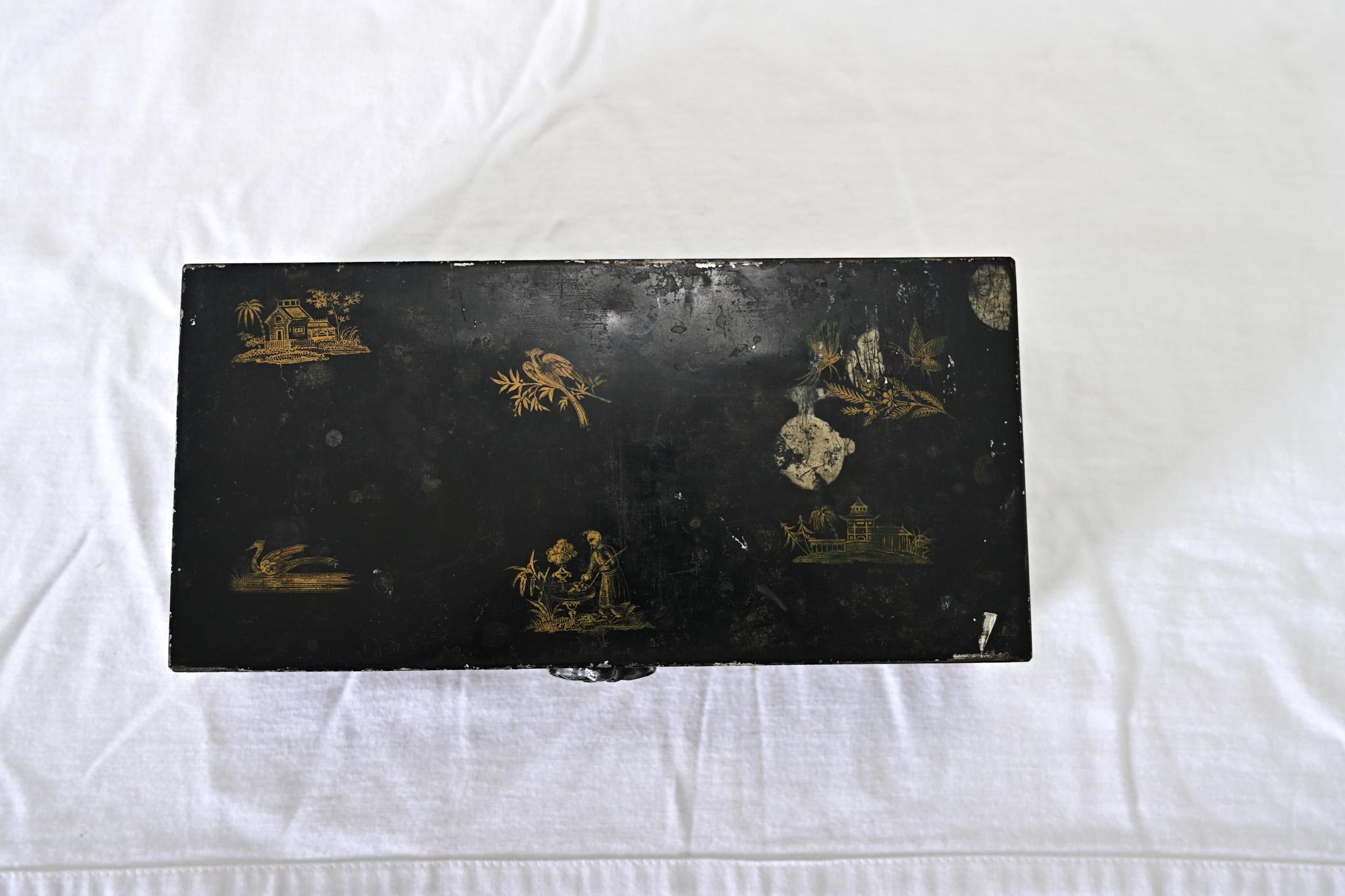 19th Century English Chinoiserie Tole Box For Sale