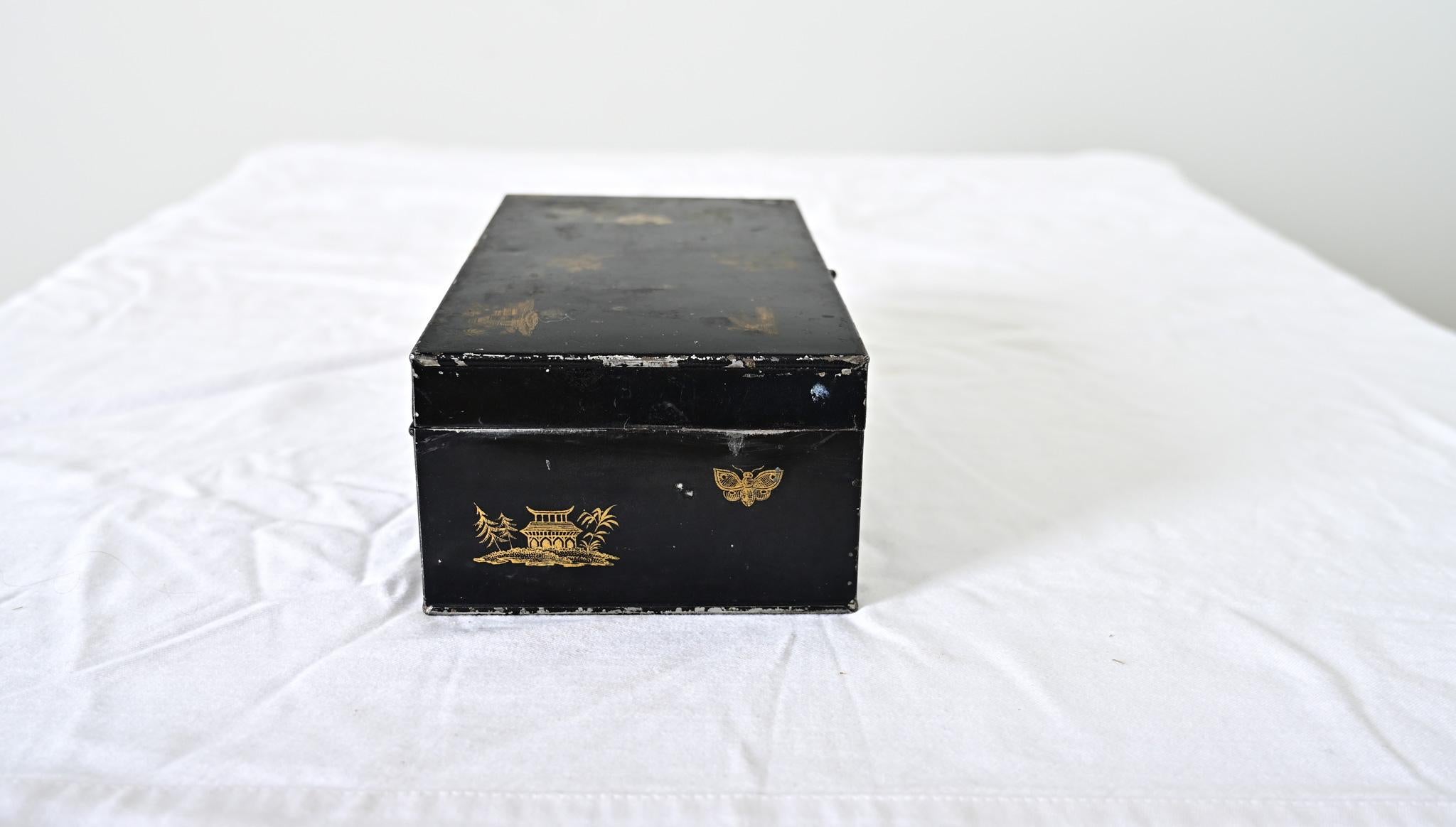 English Chinoiserie Tole Box For Sale 6