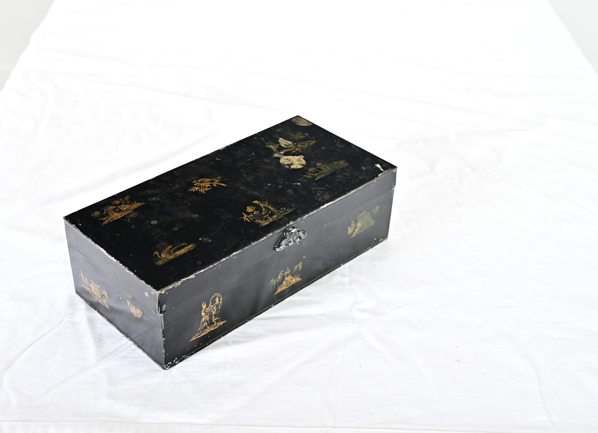 English Chinoiserie Tole Box For Sale 5