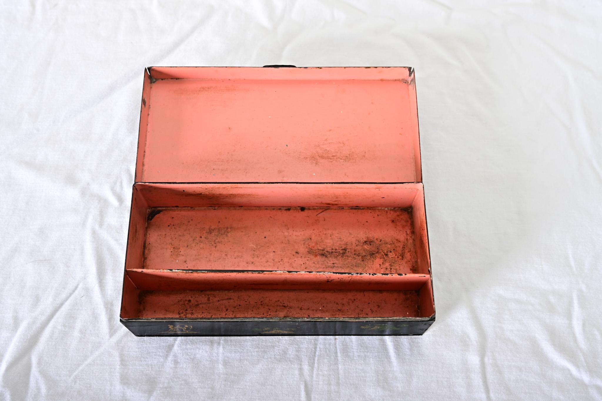 English Chinoiserie Tole Box For Sale 3