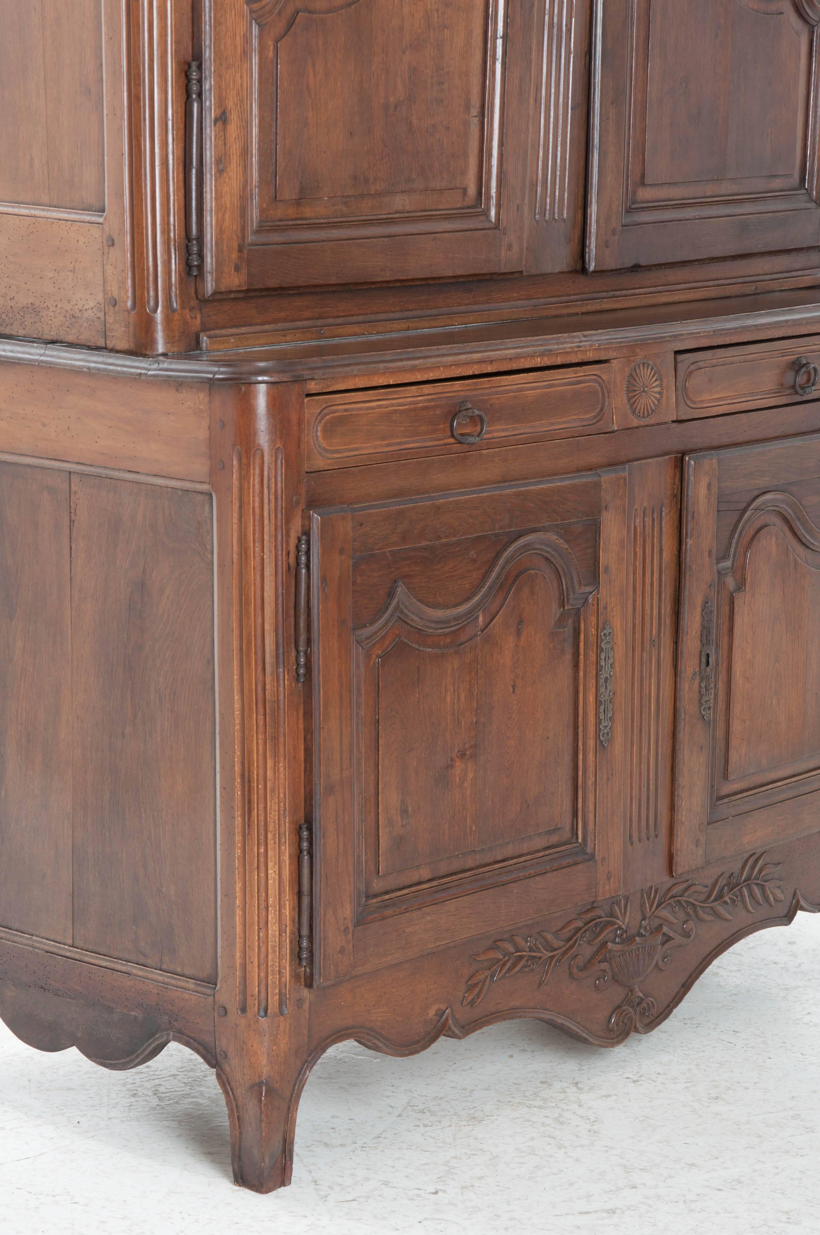 French 18th Century Oak Buffet a Deux Corps 3