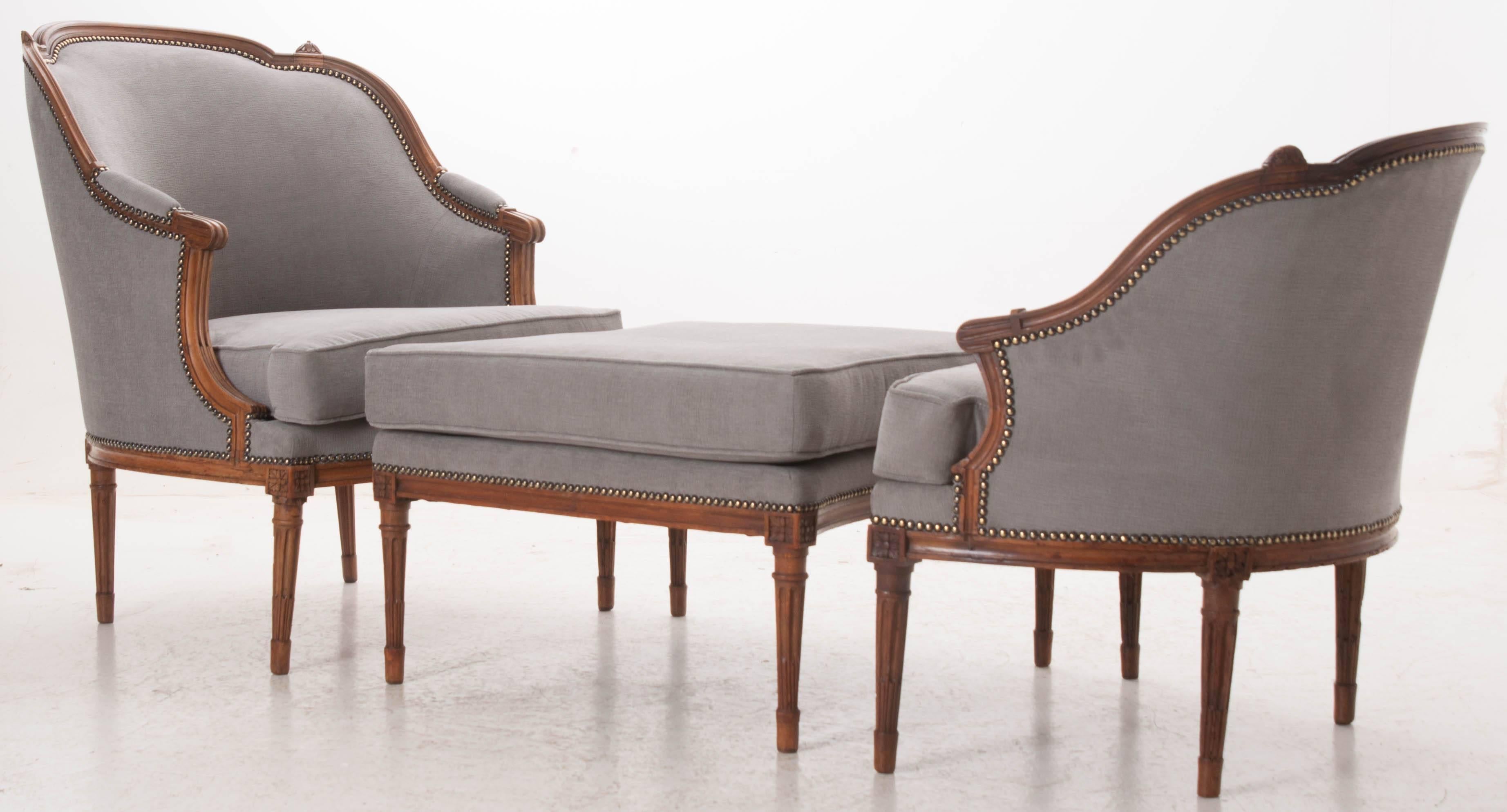 This extraordinary 19th century Louis XVI duchesse brisee has been recently reupholstered in a fabulous gray fabric that works magically with the brilliantly carved walnut frame. Able to be configured into different arrangements, this versatile