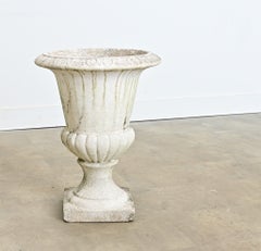 Urna francesa de piedra reconstruida del siglo XX