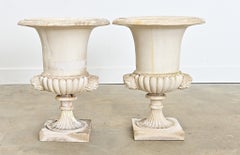 Paire d'urnes de jardin en marbre portugaises du XIXe siècle