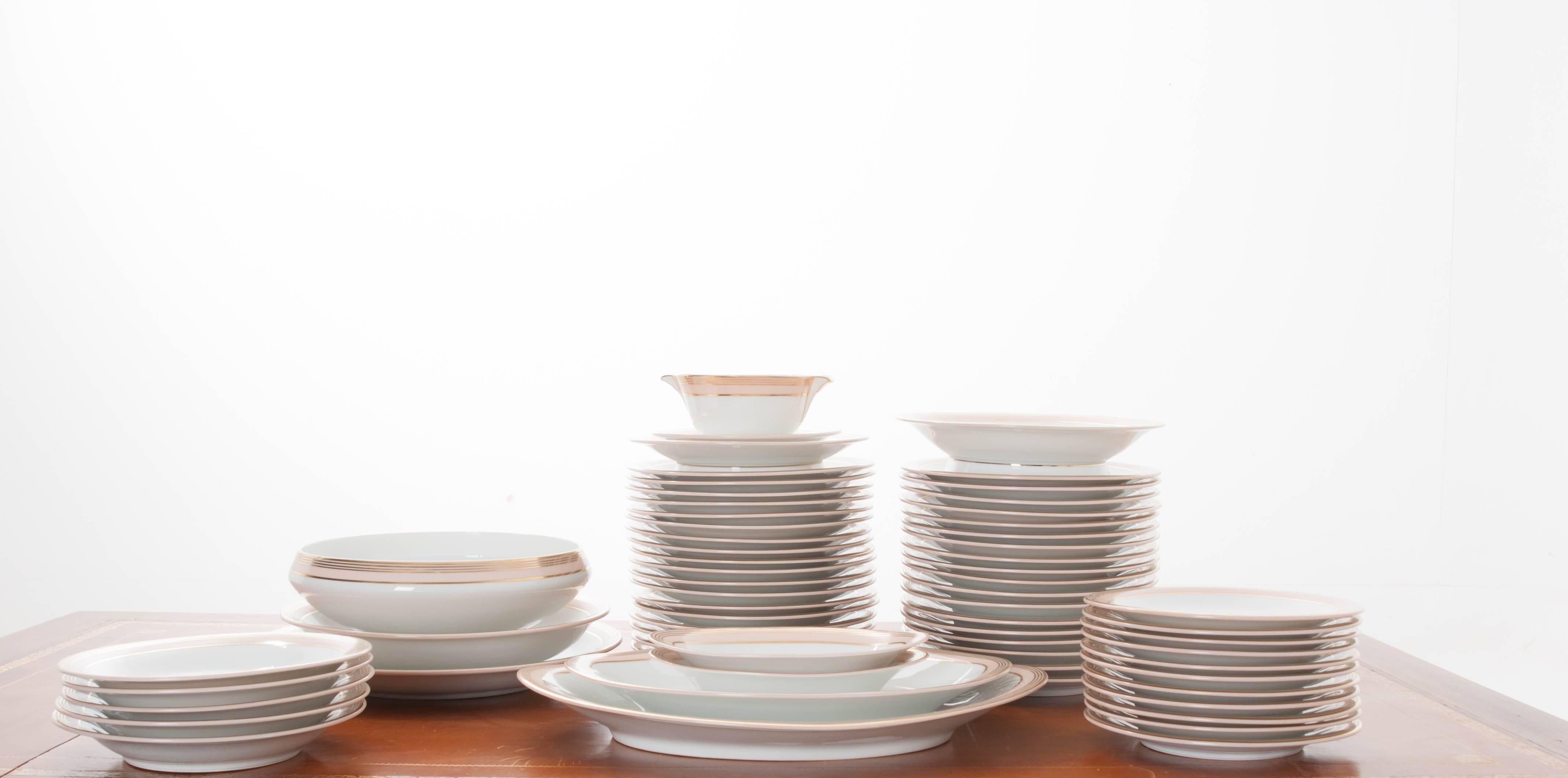 62 piece dinner set