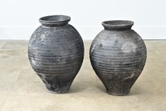 Paire de pots en terre cuite noire française