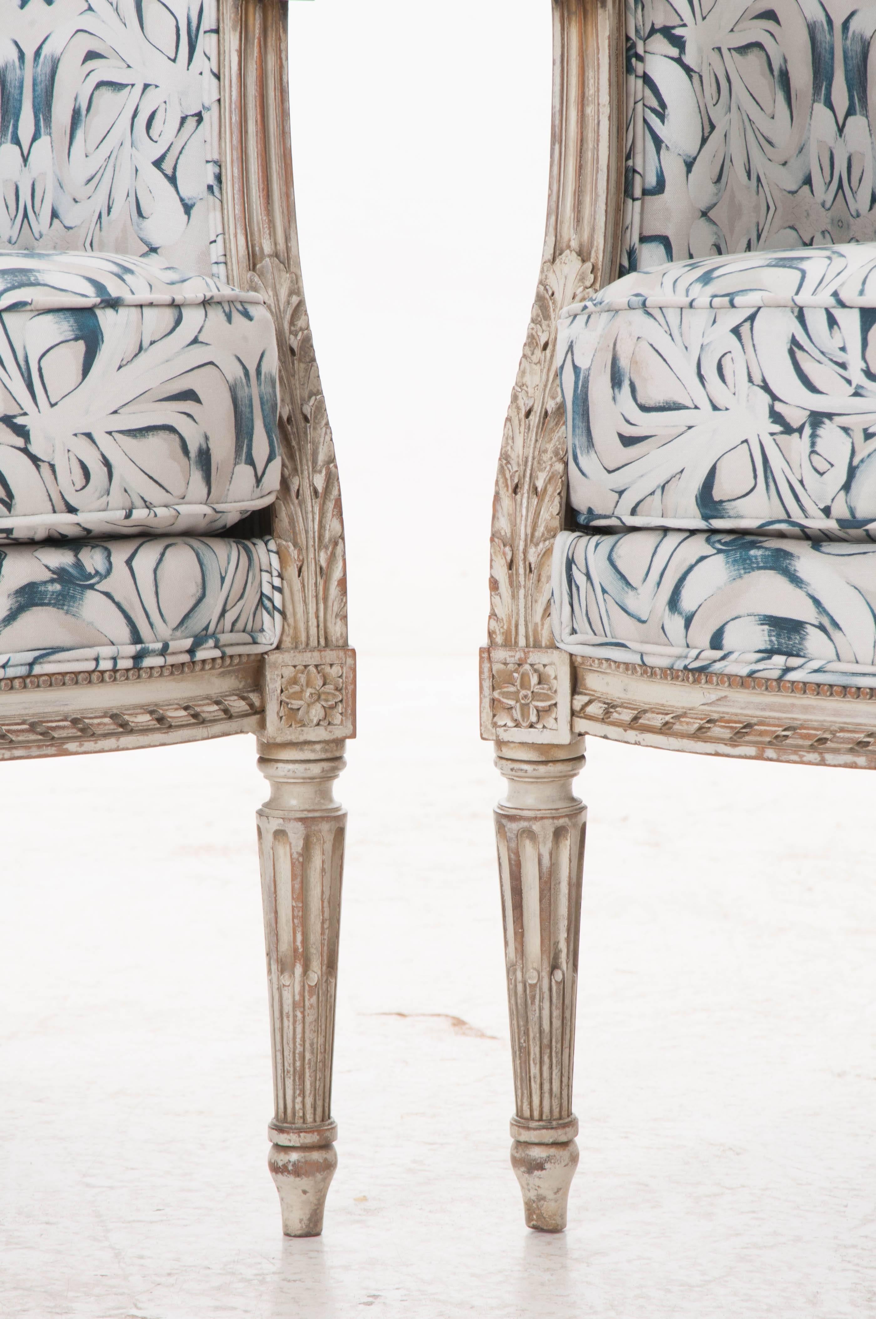 Pair of French 19th Century Louis XVI Bergères Covered in Amanda Talley Fabric In Excellent Condition In Baton Rouge, LA