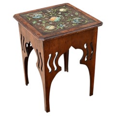 Tavolino francese in stile Arts & Crafts, intagliato e dipinto