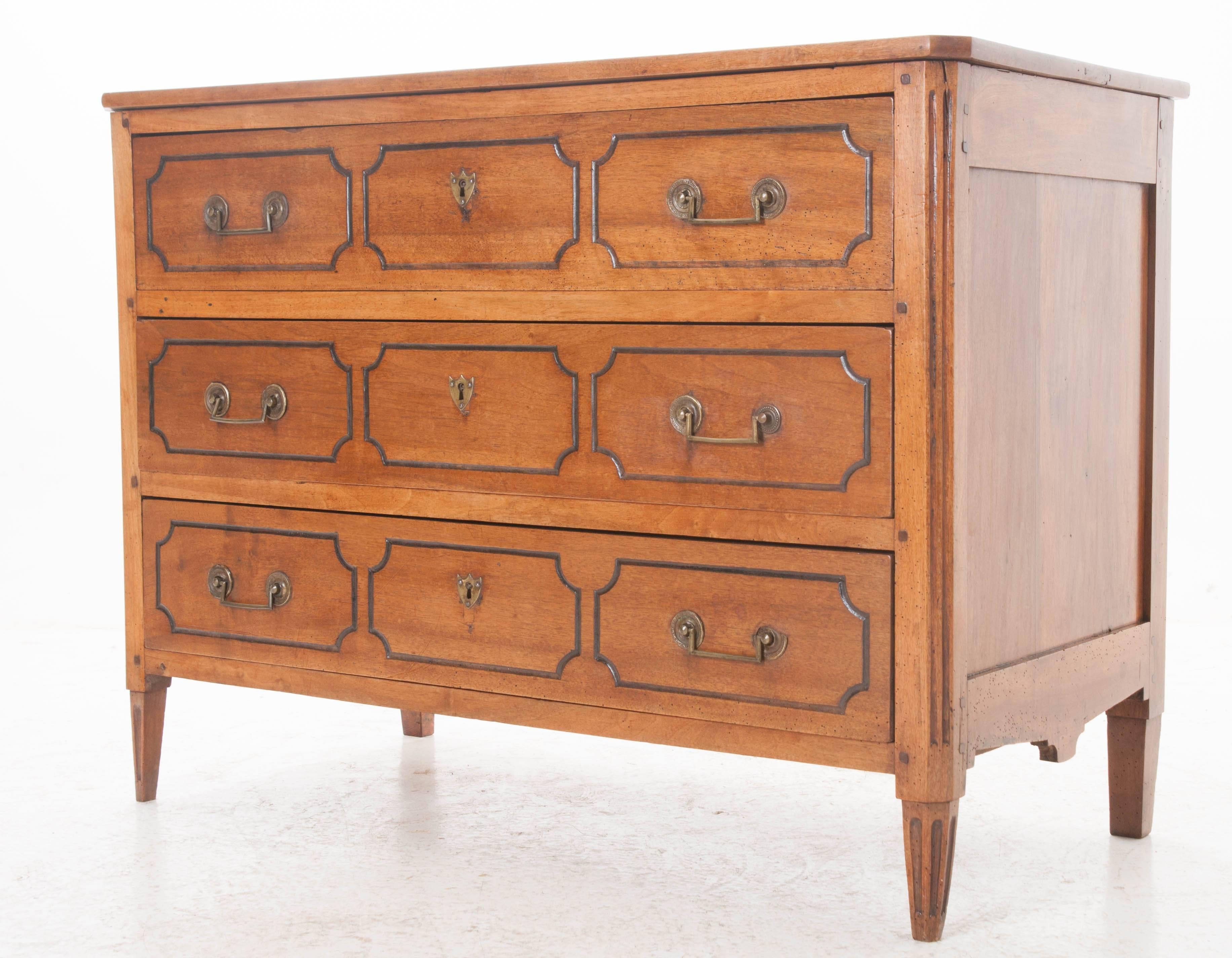 French, 19th Century Walnut Directoire Commode (19. Jahrhundert)