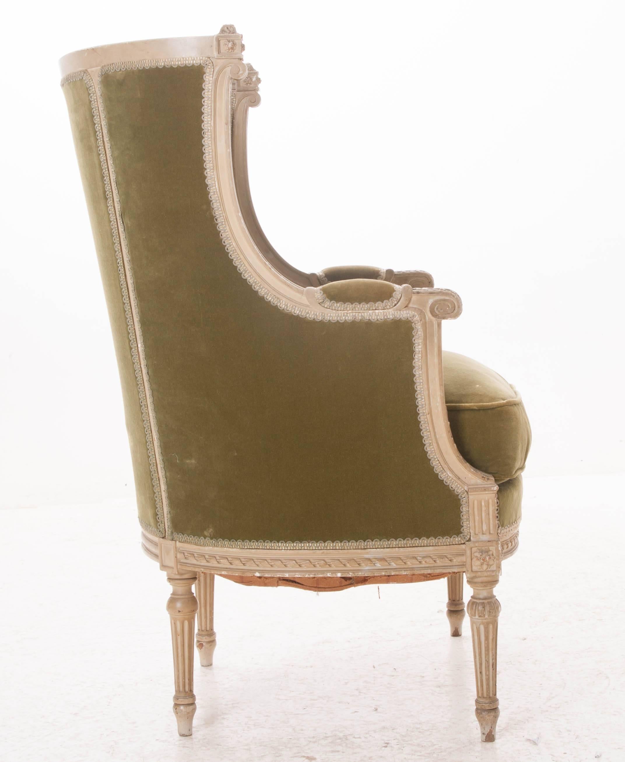 French 19th Century Louis XVI Painted Bergère 4