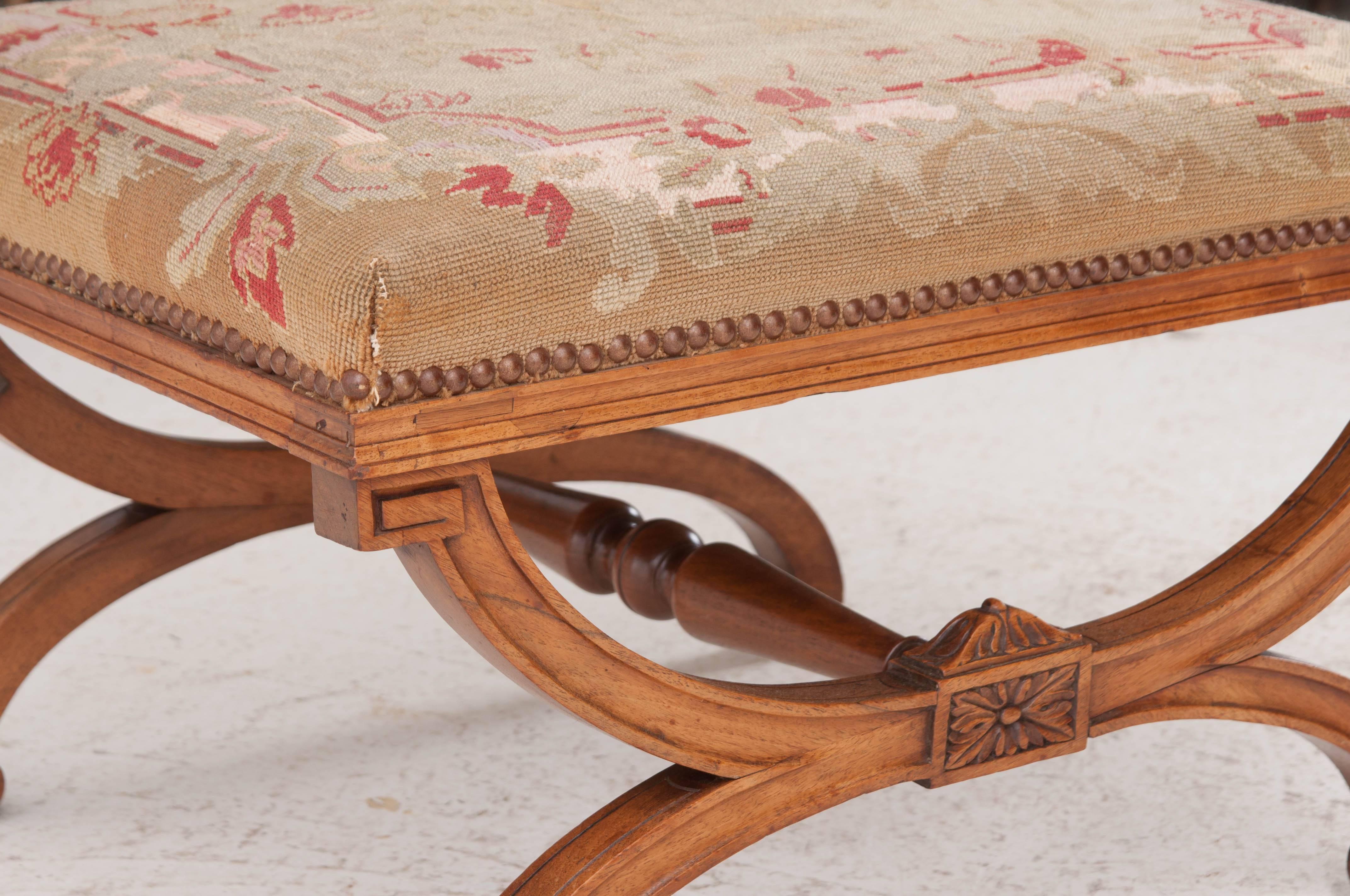 French 19th Century Needlepoint Tapestry Walnut Stool In Good Condition In Baton Rouge, LA
