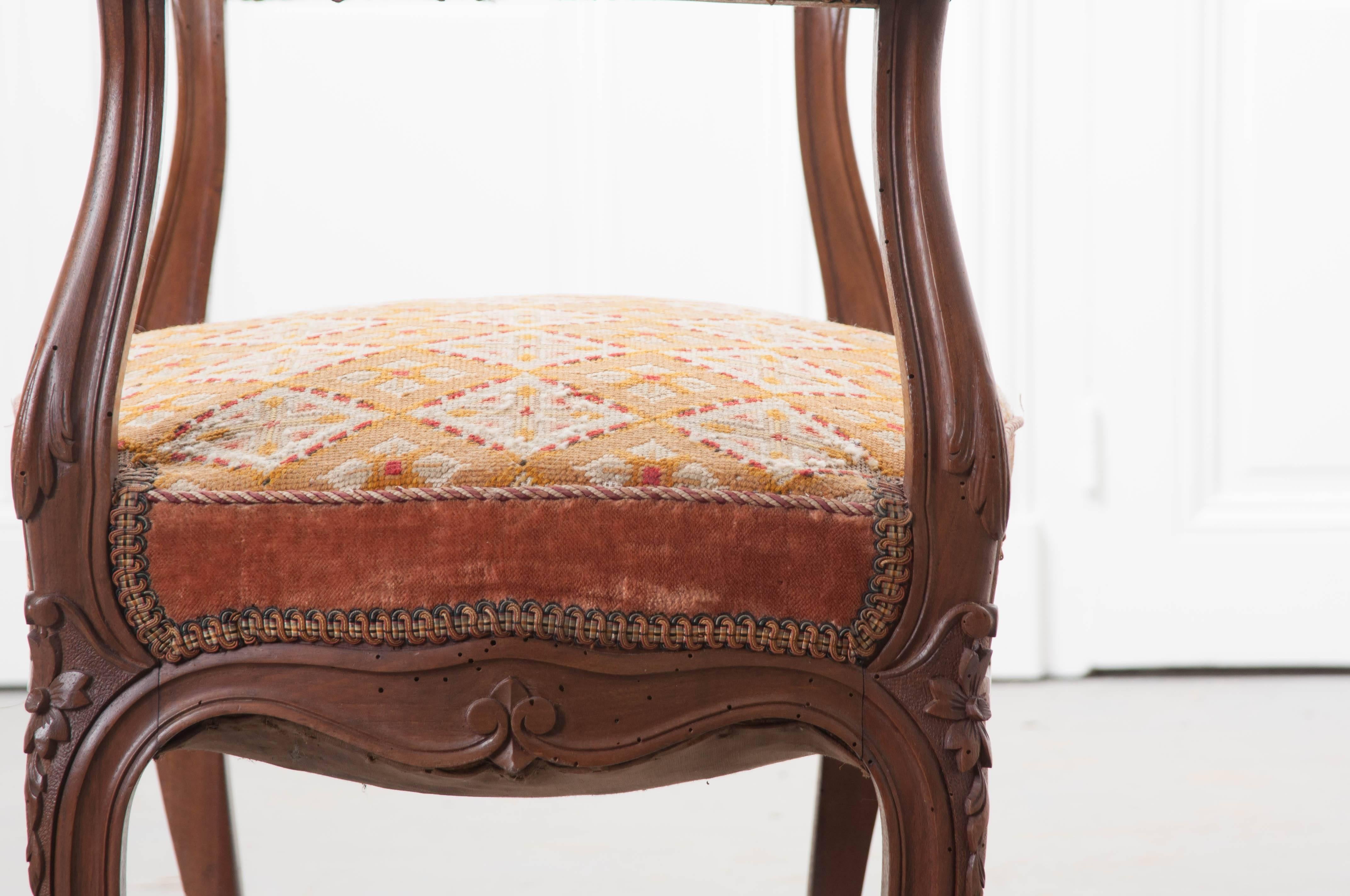 French 19th Century Louis XV-Style Walnut Tapestry Seat 4