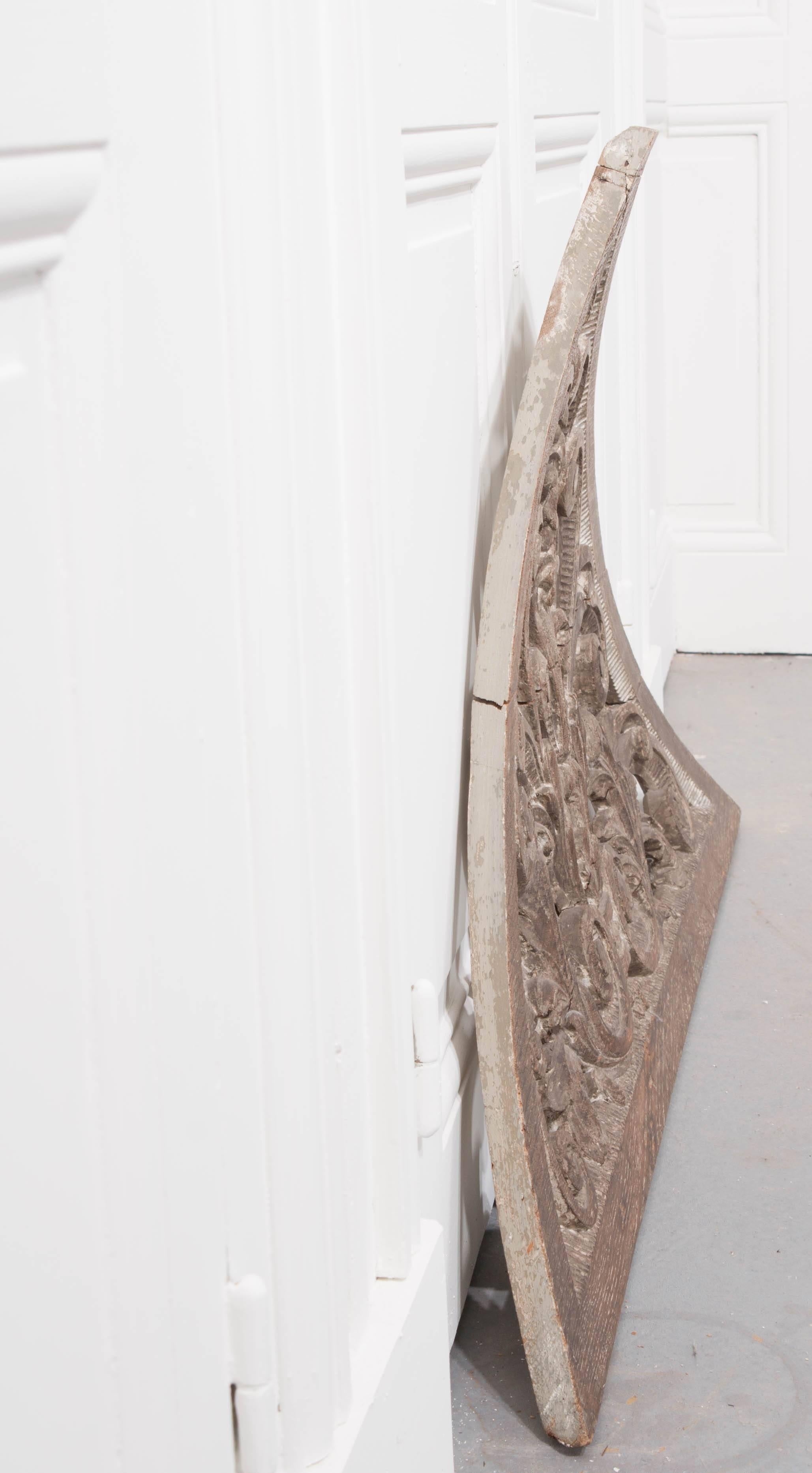 18th Century Swedish Carved Stairwell Ornament In Good Condition For Sale In Baton Rouge, LA