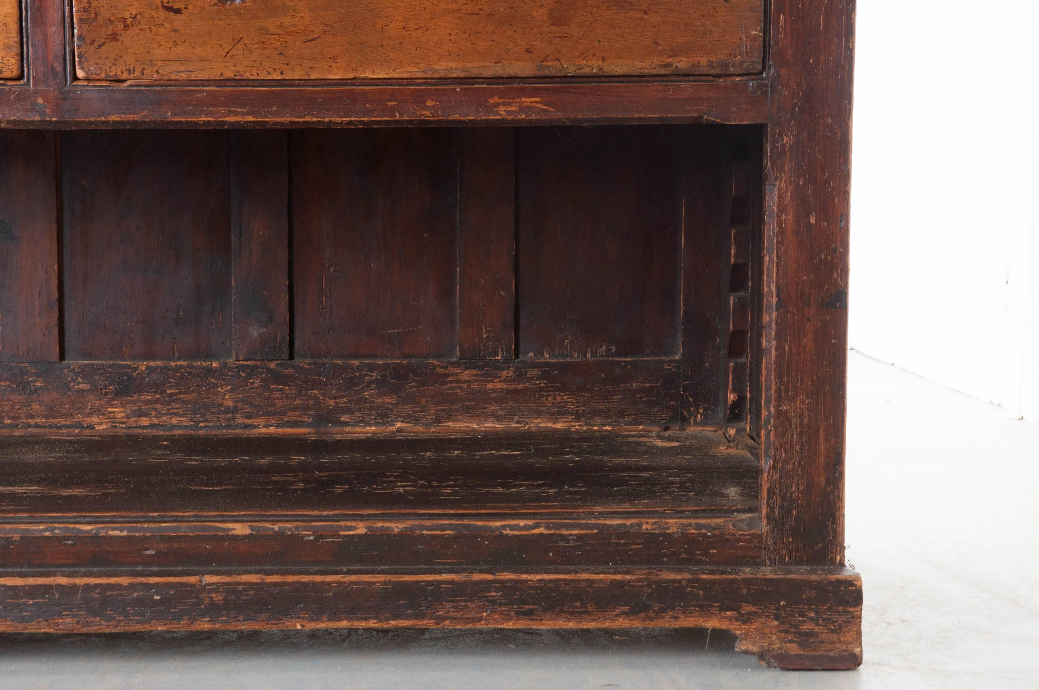 English Early 19th Century Pine Dresser with Potboard In Good Condition In Baton Rouge, LA